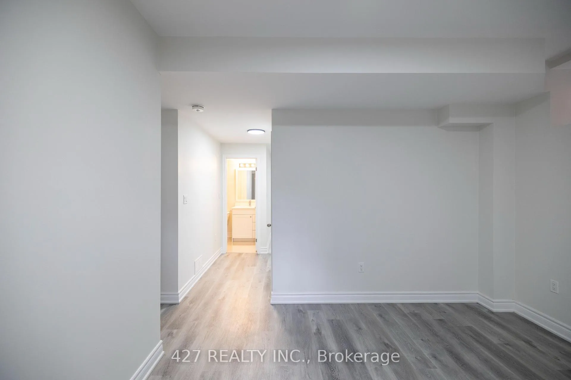 Photo 11 of 29 Thelma Dr, Whitby, Rural Whitby — HOMEH