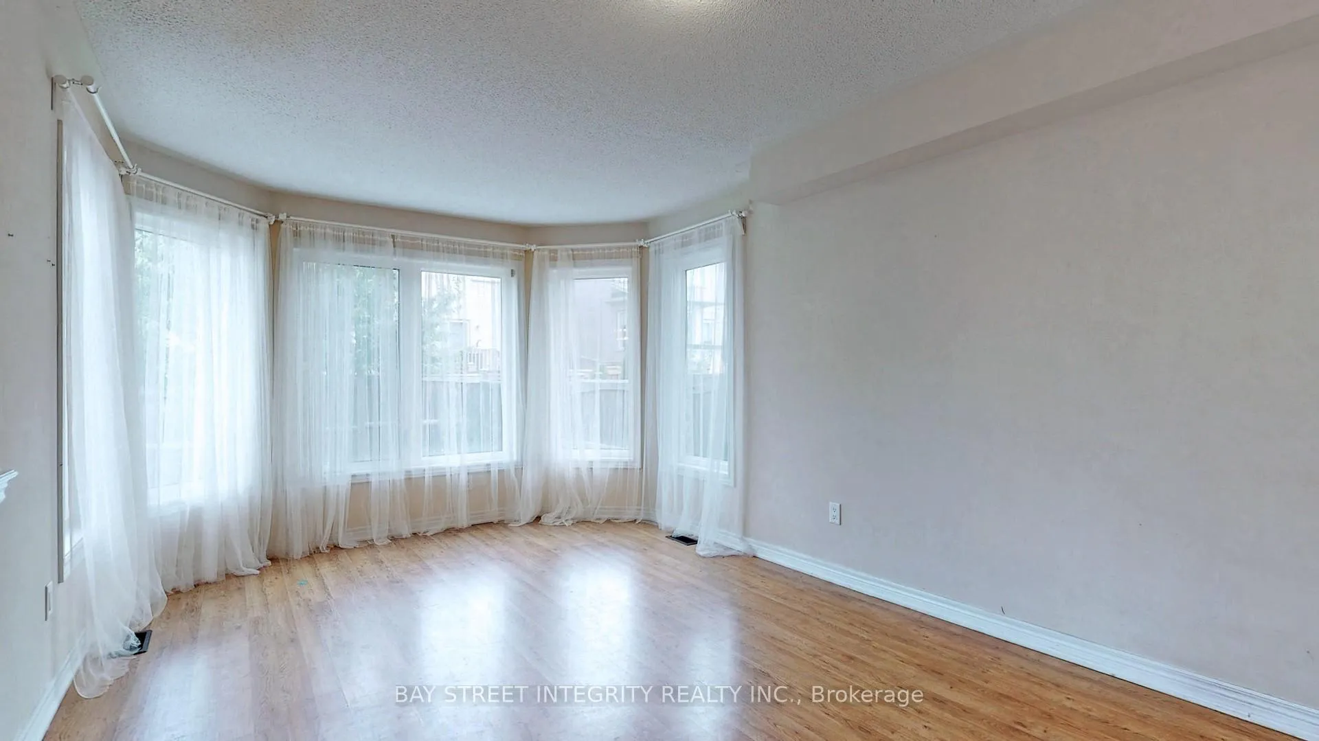 Photo 9 of 67 Sequin Drive, Richmond Hill, Jefferson — HOMEH