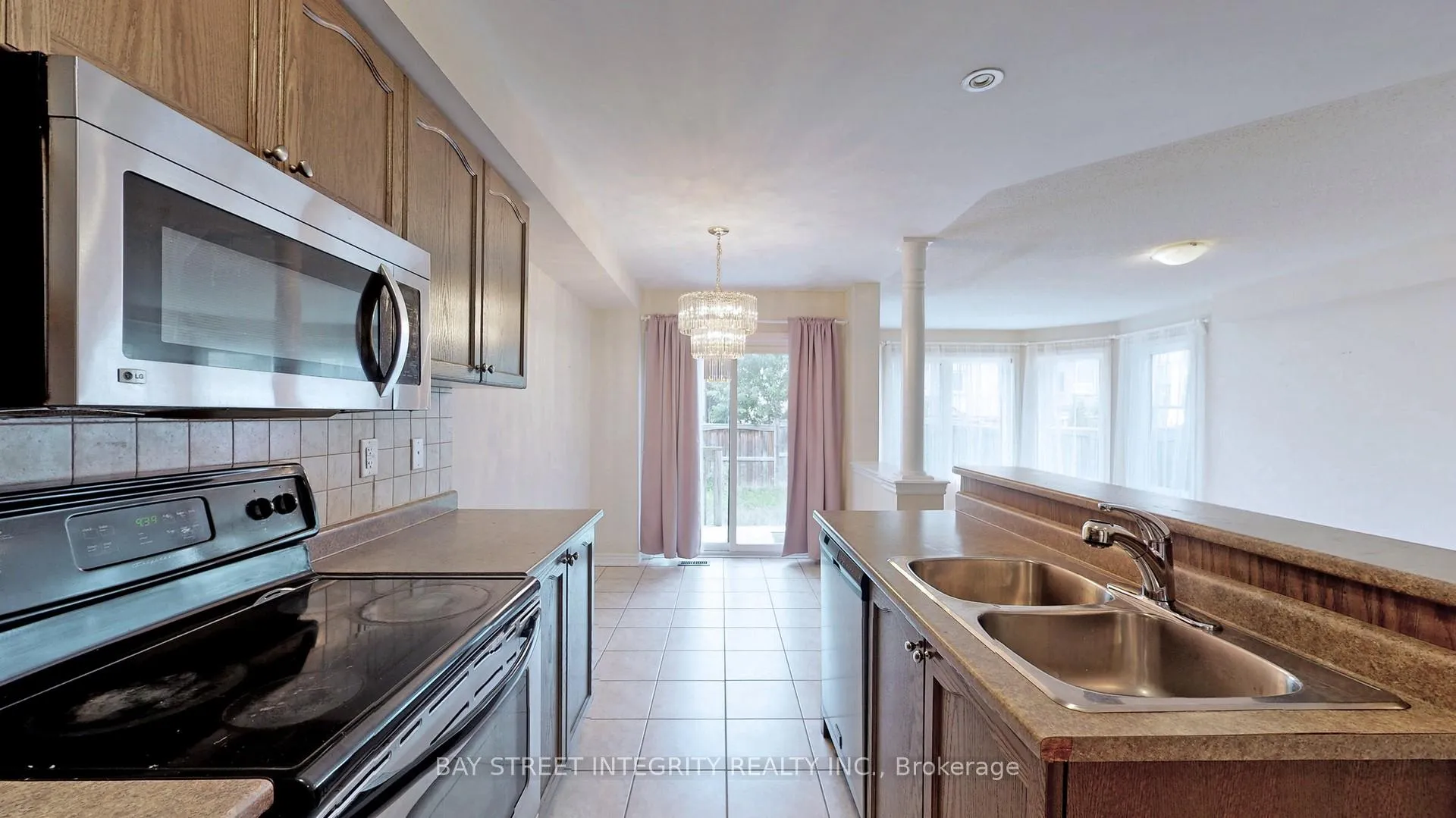 Photo 16 of 67 Sequin Drive, Richmond Hill, Jefferson — HOMEH