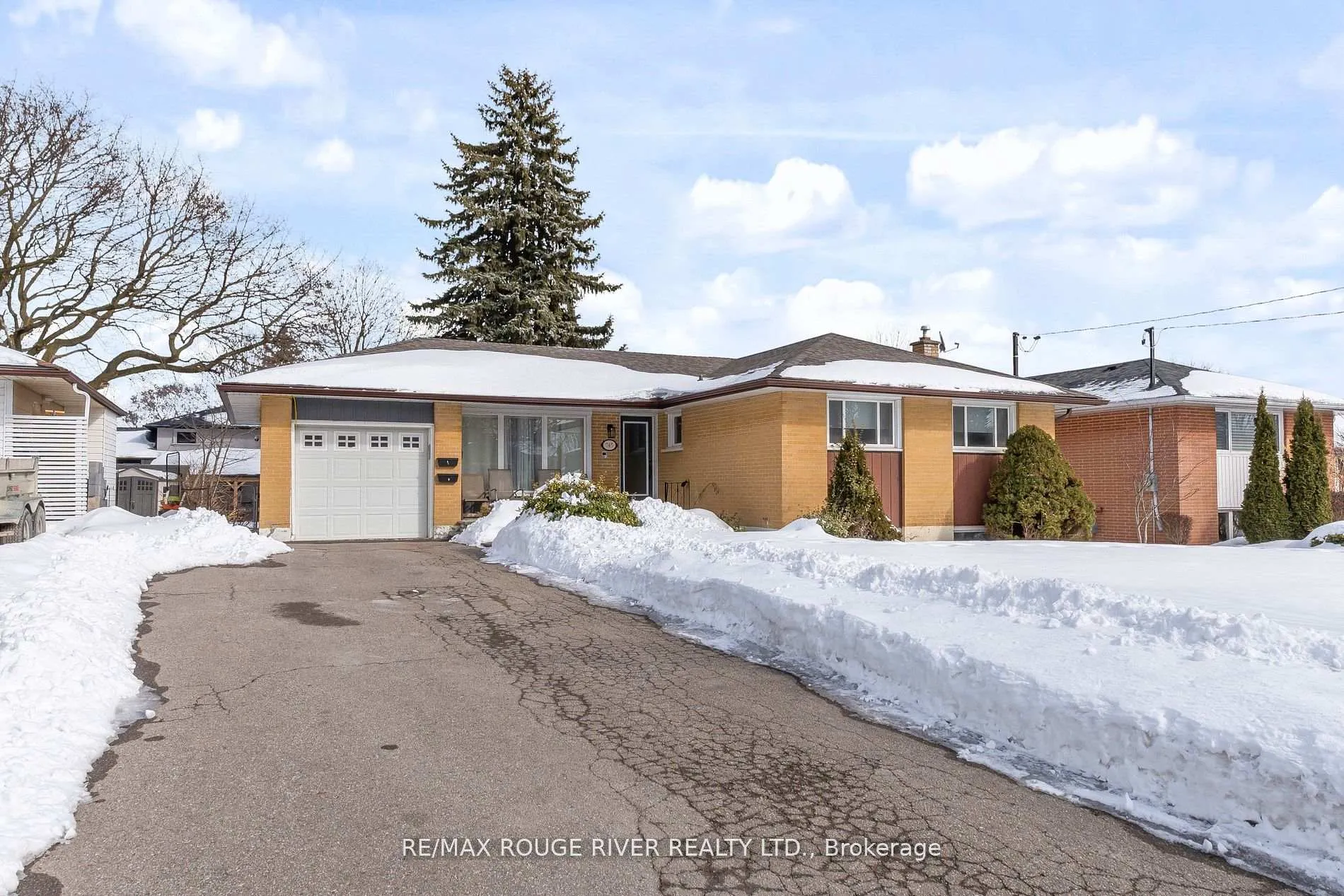 Front of 745 Glengrove Street