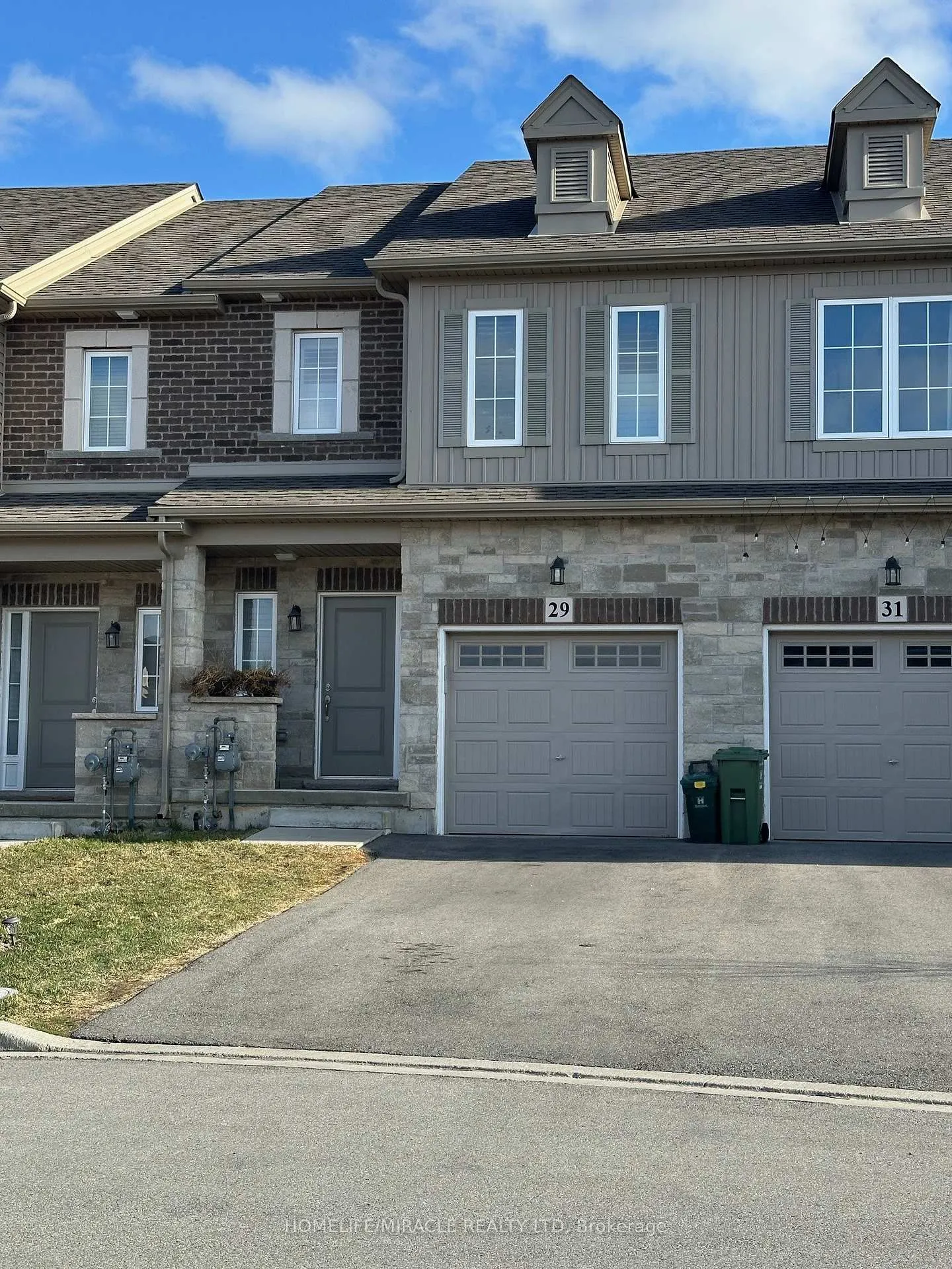 Photo 2 of 29 Beasley Grove, Hamilton, Meadowlands — HOMEH