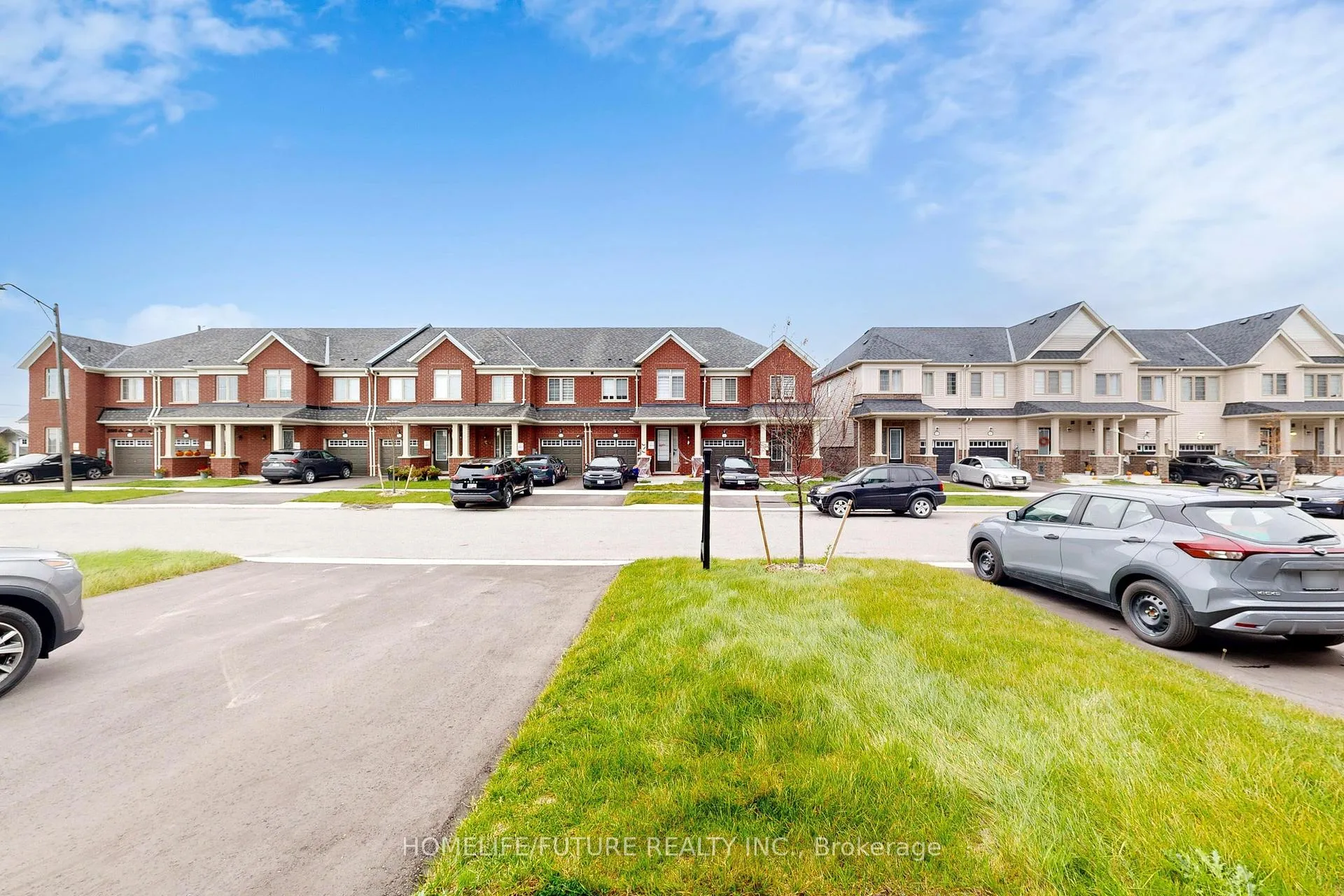 Photo 3 of 2015 Cameron Lott Crescent, Oshawa, Kedron — HOMEH