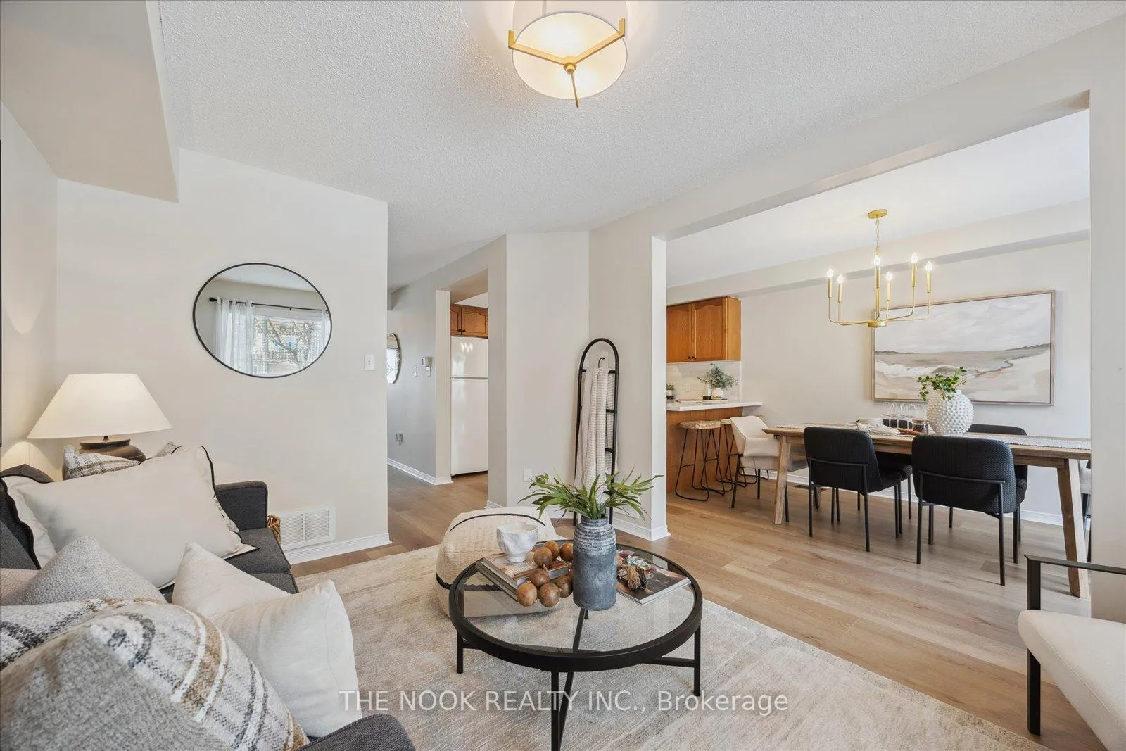 Photo 4 of Unit 3, 460 Woodmount Drive, Oshawa, Samac — HOMEH