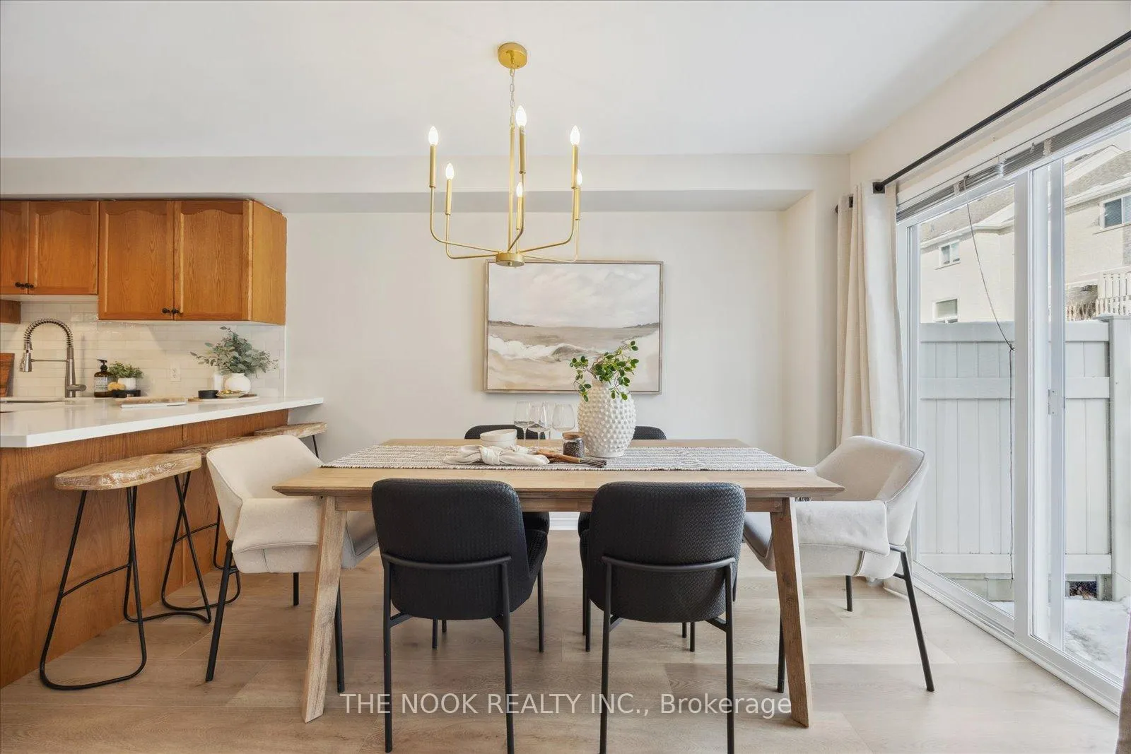 Photo 5 of Unit 3, 460 Woodmount Drive, Oshawa, Samac — HOMEH