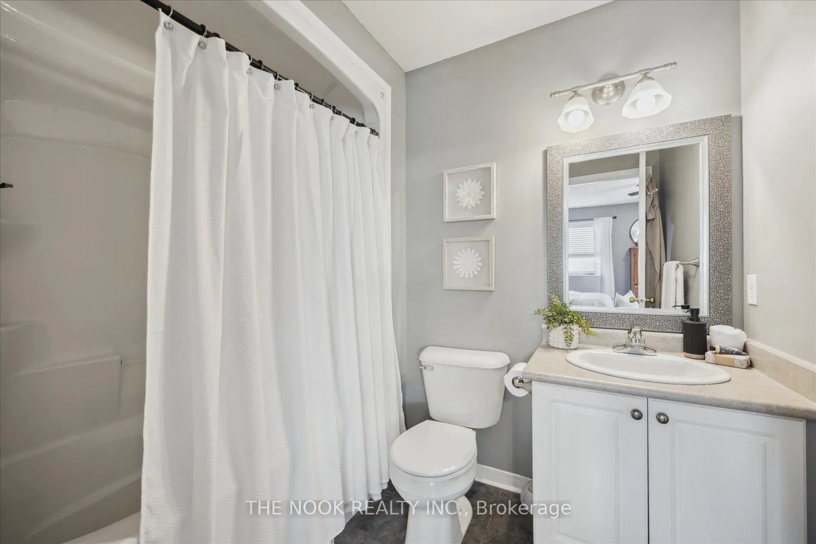 Photo 15 of Unit 3, 460 Woodmount Drive, Oshawa, Samac — HOMEH