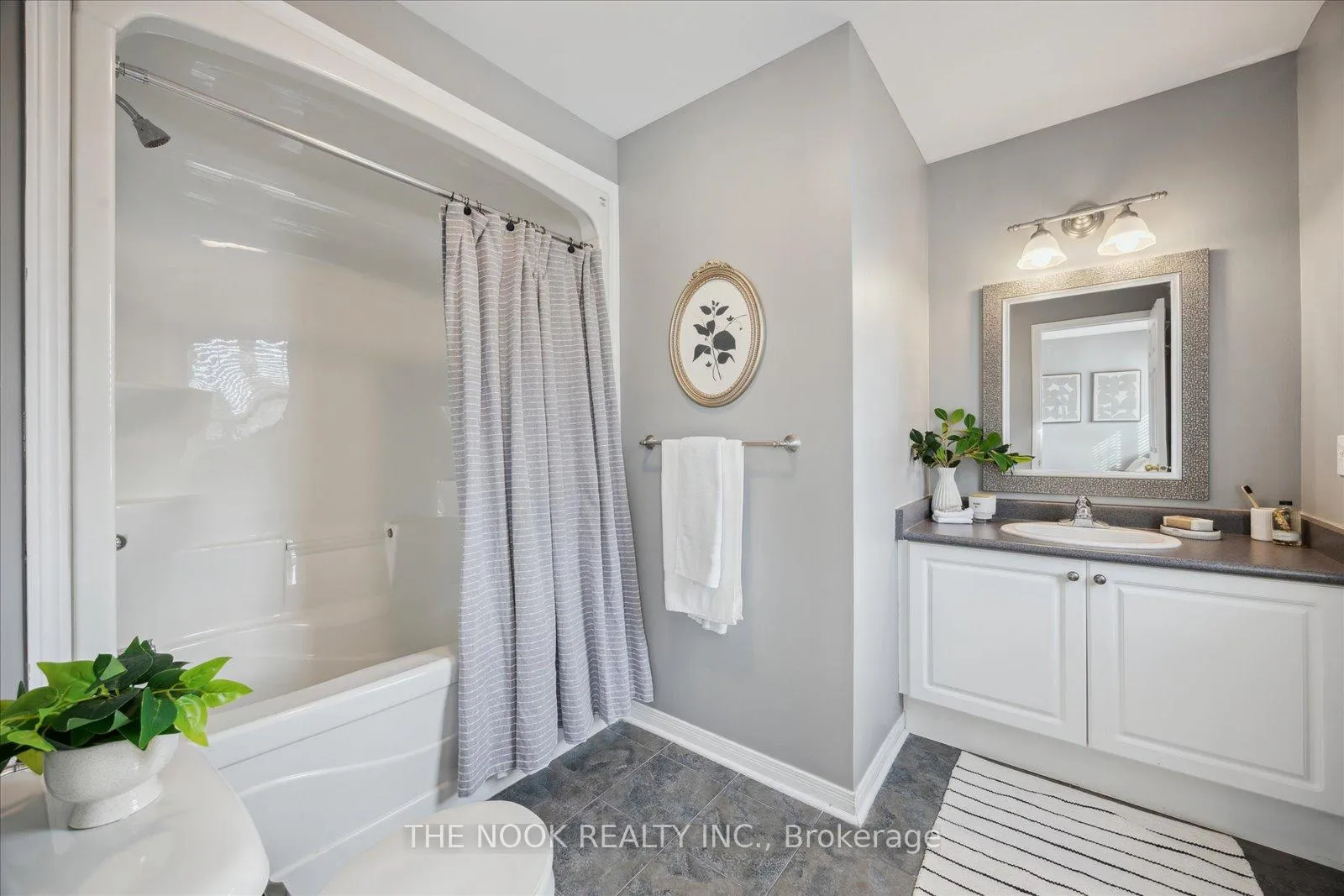 Photo 17 of Unit 3, 460 Woodmount Drive, Oshawa, Samac — HOMEH
