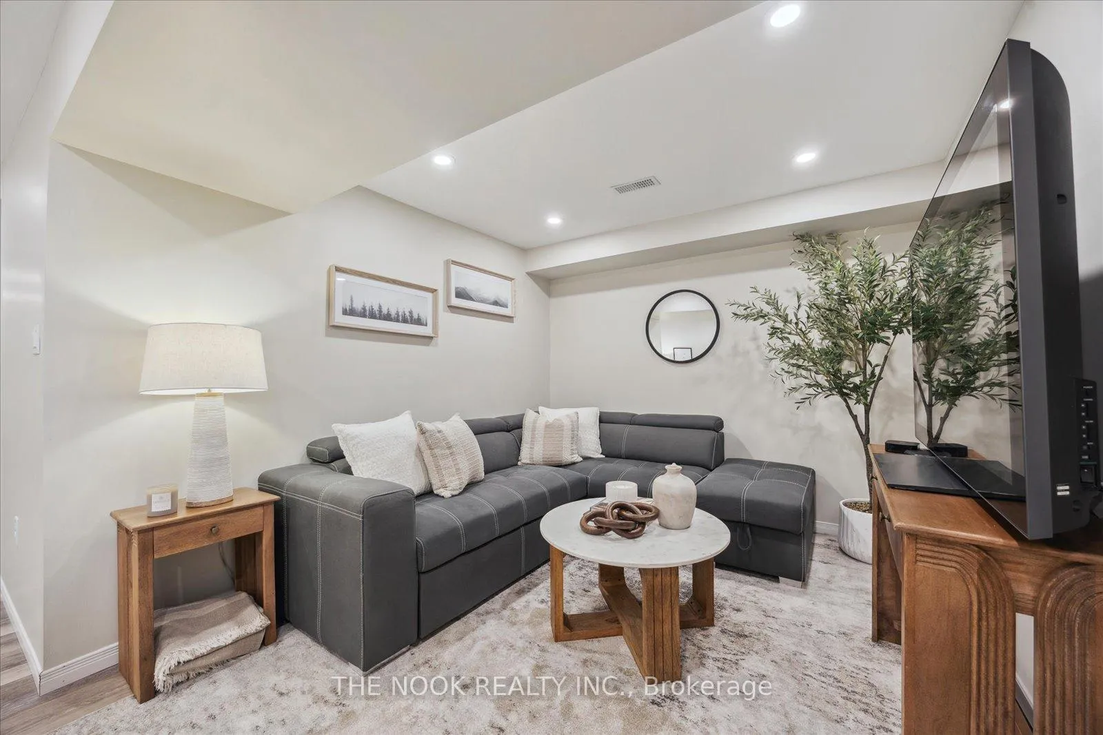 Photo 19 of Unit 3, 460 Woodmount Drive, Oshawa, Samac — HOMEH