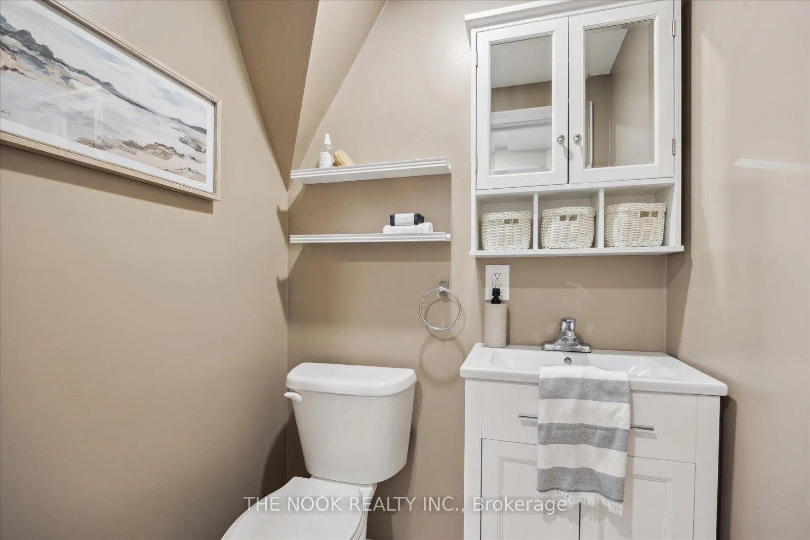 Photo 21 of Unit 3, 460 Woodmount Drive, Oshawa, Samac — HOMEH