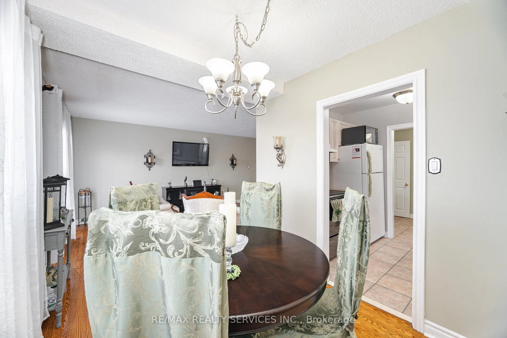 Photo 10 of 19 Town House Crescent, Brampton, Brampton East — HOMEH