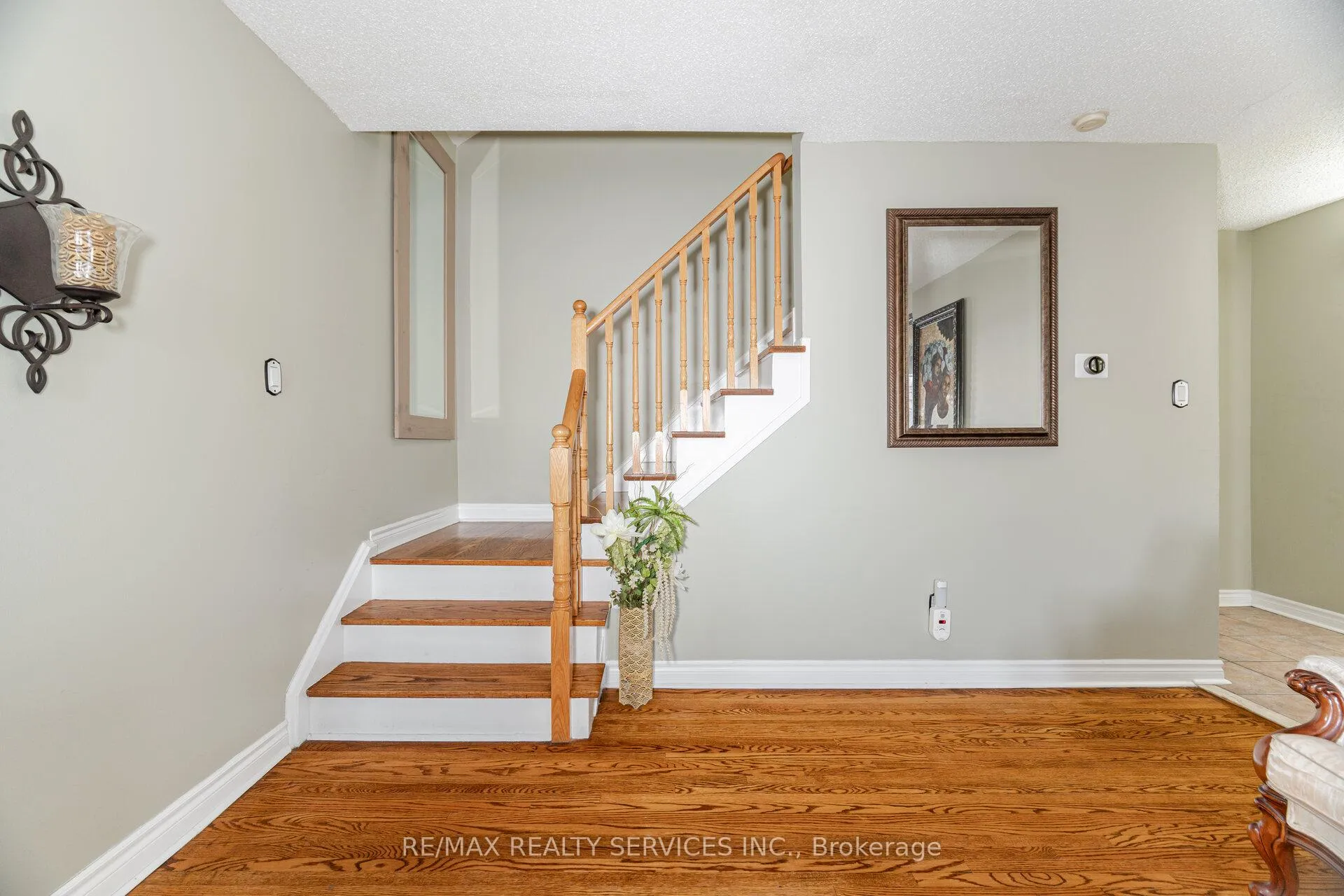 Photo 12 of 19 Town House Crescent, Brampton, Brampton East — HOMEH