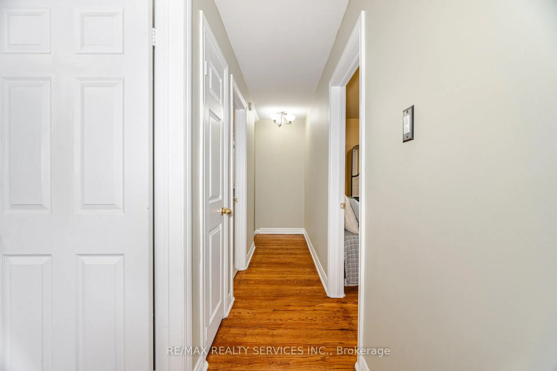 Photo 13 of 19 Town House Crescent, Brampton, Brampton East — HOMEH