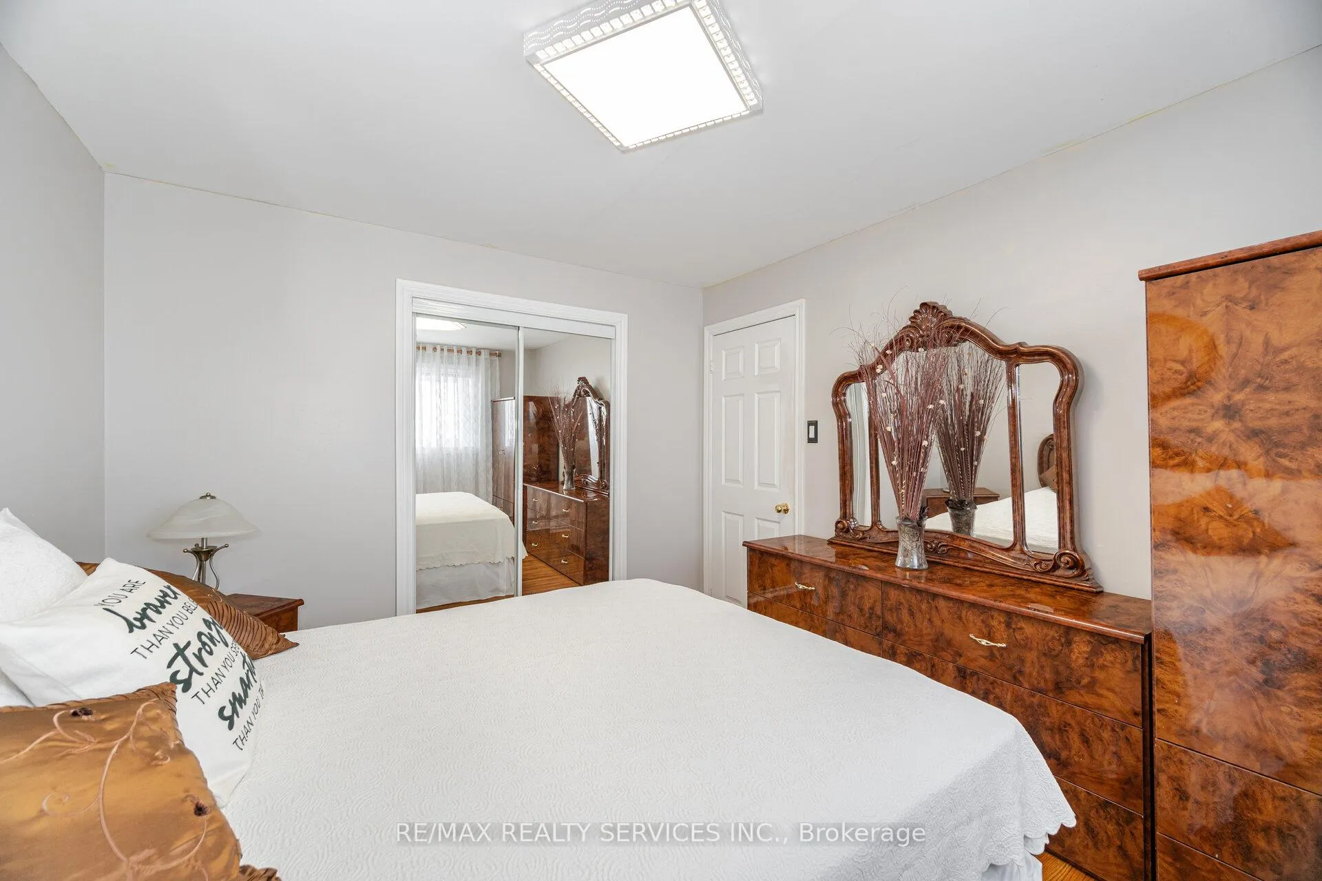 Photo 15 of 19 Town House Crescent, Brampton, Brampton East — HOMEH