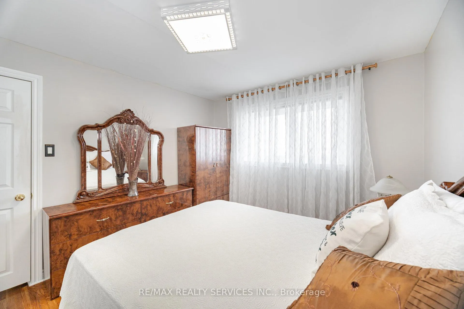 Photo 16 of 19 Town House Crescent, Brampton, Brampton East — HOMEH