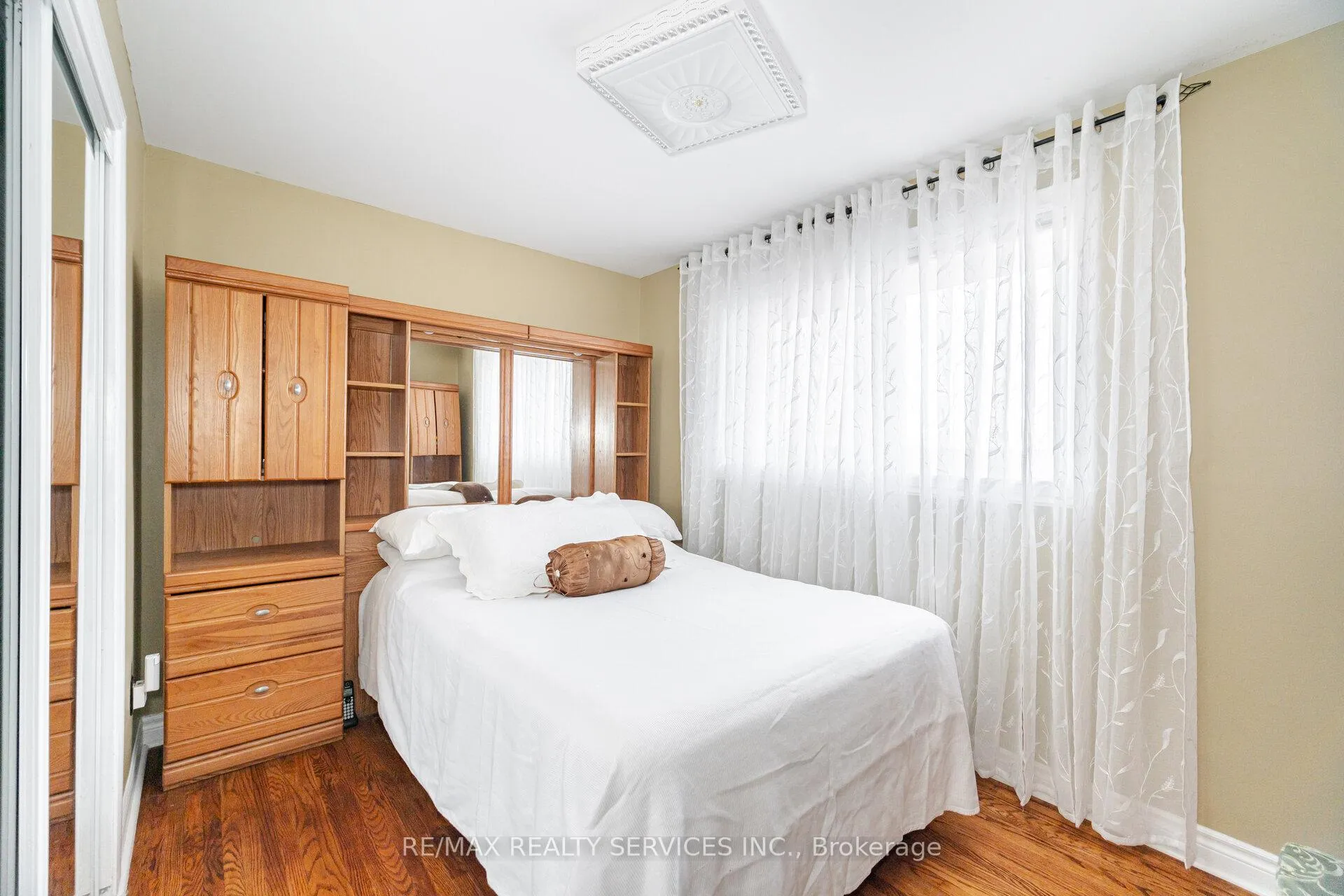 Photo 17 of 19 Town House Crescent, Brampton, Brampton East — HOMEH