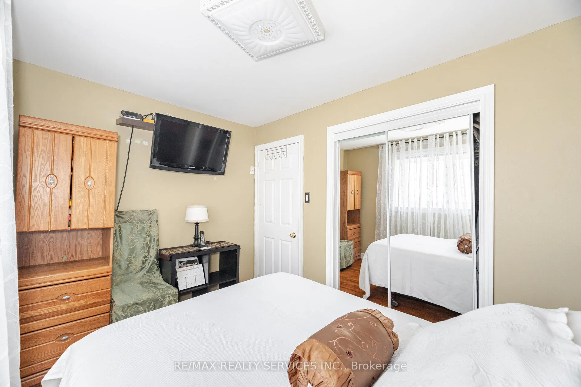 Photo 18 of 19 Town House Crescent, Brampton, Brampton East — HOMEH