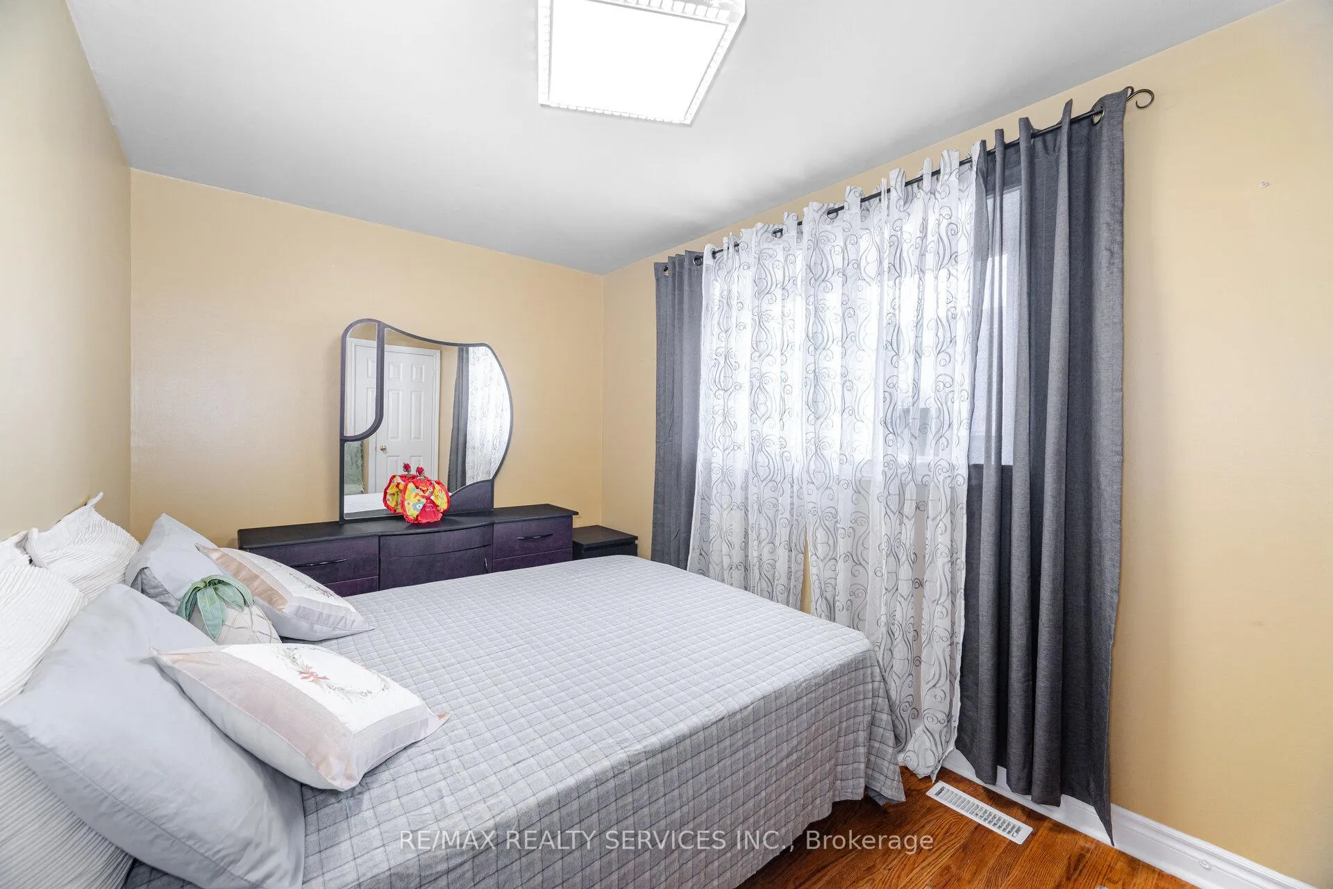 Photo 19 of 19 Town House Crescent, Brampton, Brampton East — HOMEH