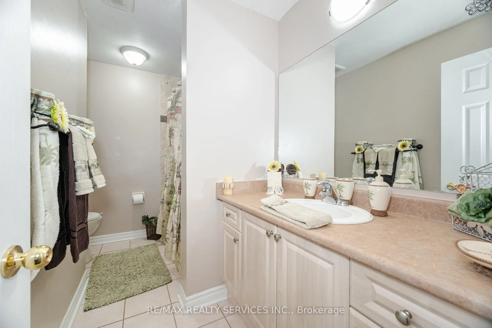 Photo 21 of 19 Town House Crescent, Brampton, Brampton East — HOMEH
