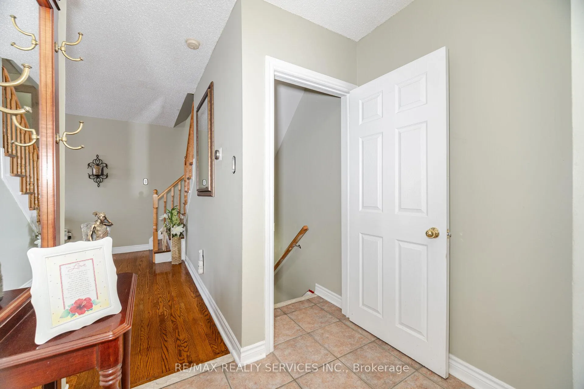 Photo 23 of 19 Town House Crescent, Brampton, Brampton East — HOMEH