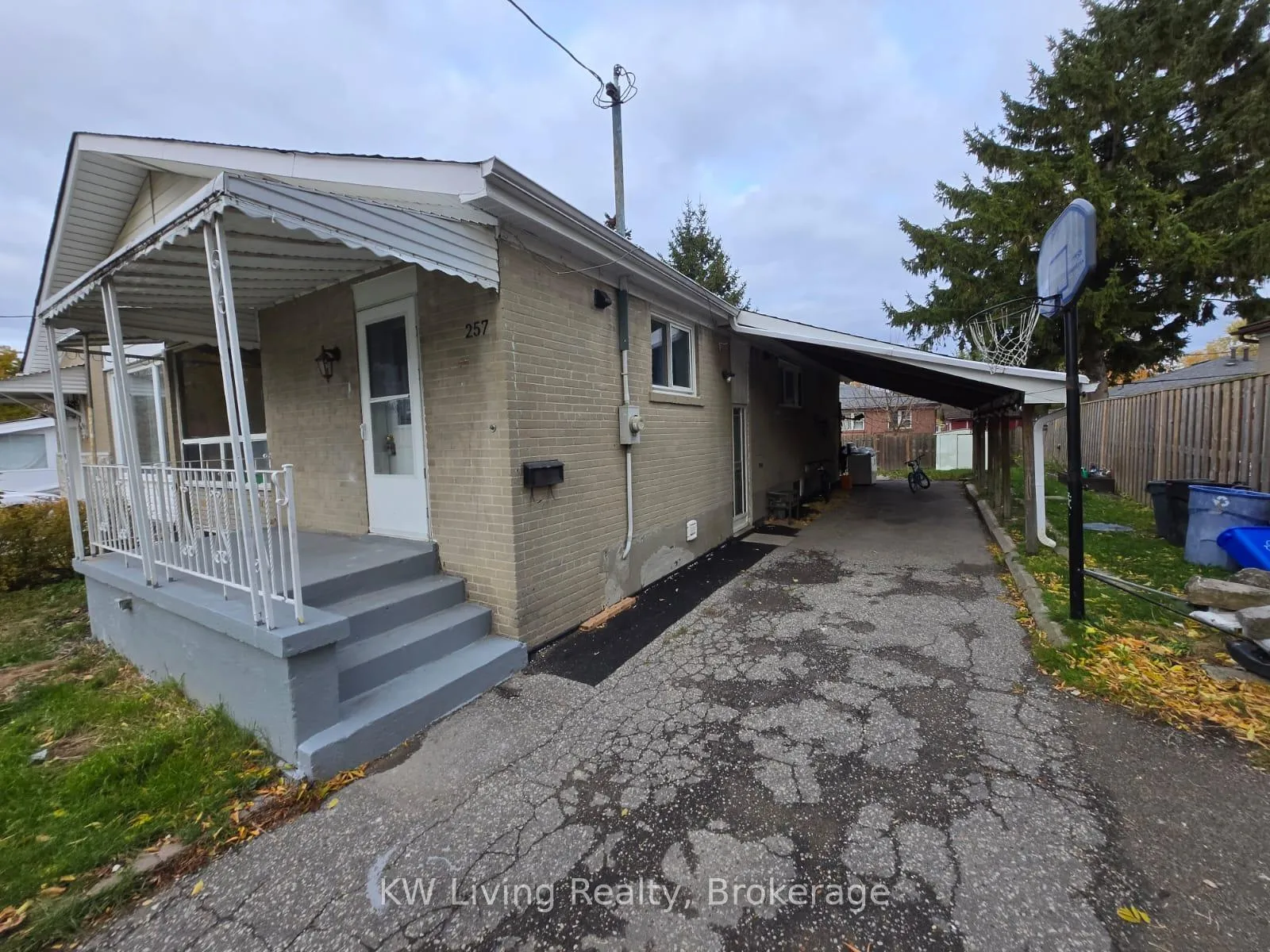 Photo 1 of Unit Main, 257 Browndale Crescent, Richmond Hill, Crosby — HOMEH