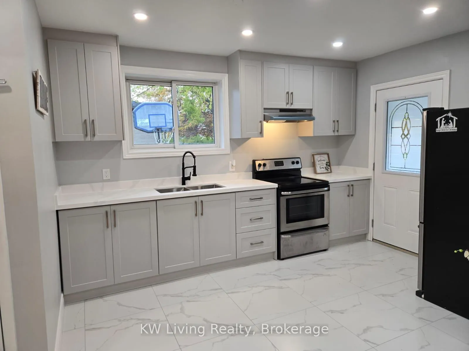 Photo 2 of Unit Main, 257 Browndale Crescent, Richmond Hill, Crosby — HOMEH