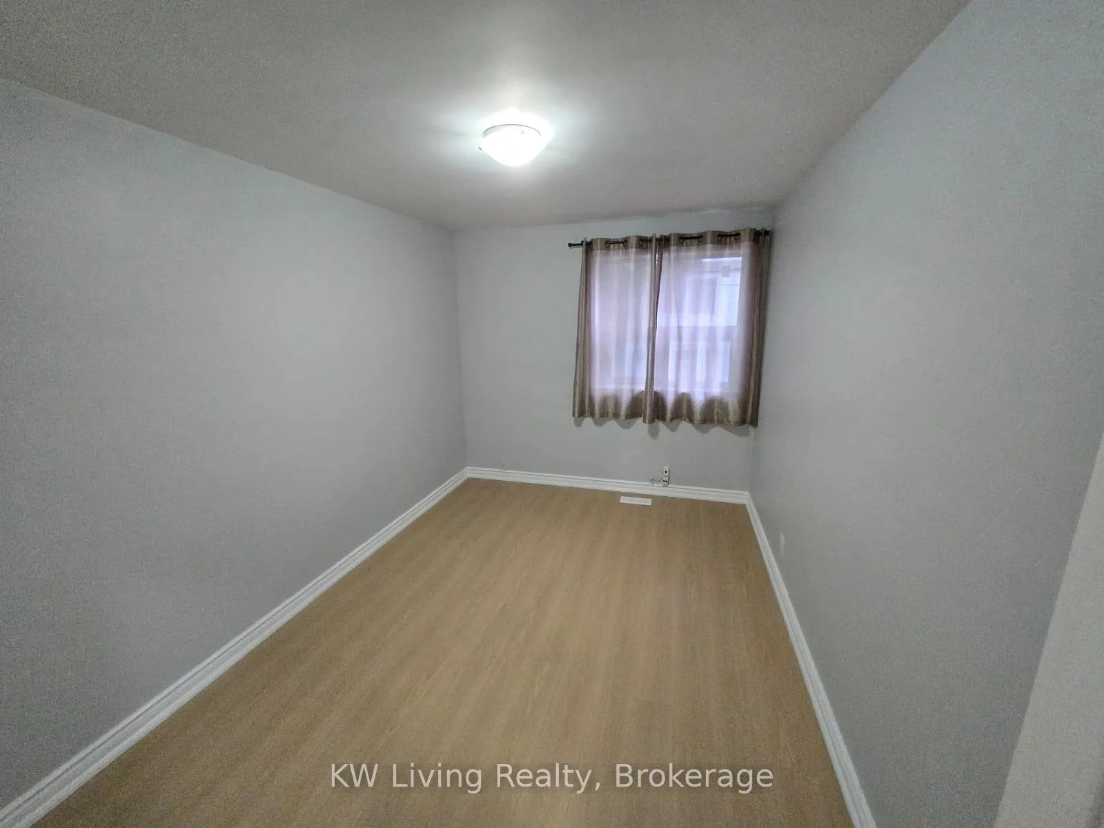 Photo 5 of Unit Main, 257 Browndale Crescent, Richmond Hill, Crosby — HOMEH
