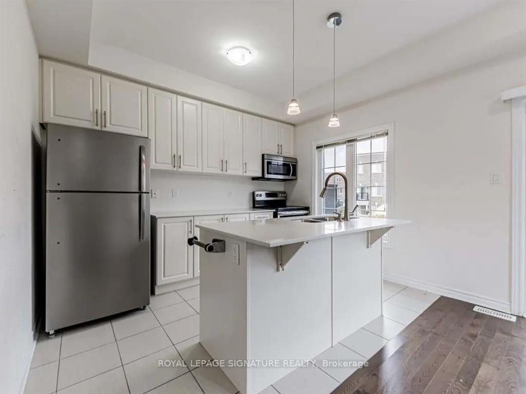 Photo 9 of 109 Ferris Square, Clarington, Courtice — HOMEH