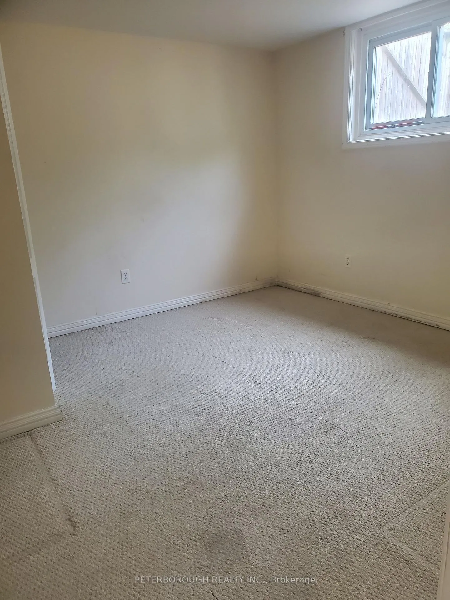 Photo 5 of 828 Cameron Street, Peterborough, Otonabee Ward 1 — HOMEH