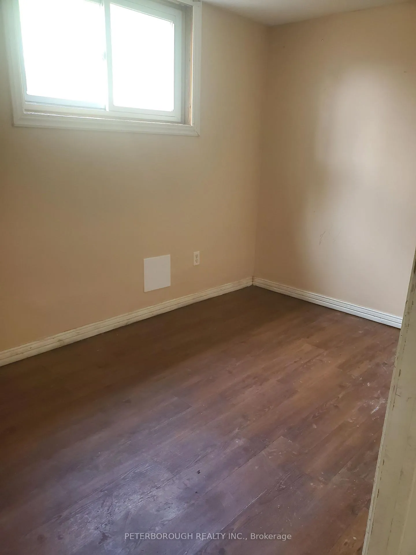 Photo 6 of 828 Cameron Street, Peterborough, Otonabee Ward 1 — HOMEH