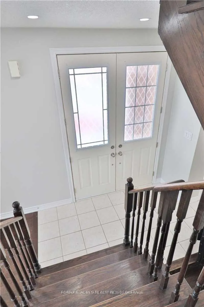 Photo 8 of 47 Vezna Crescent, Brampton, Credit Valley — HOMEH