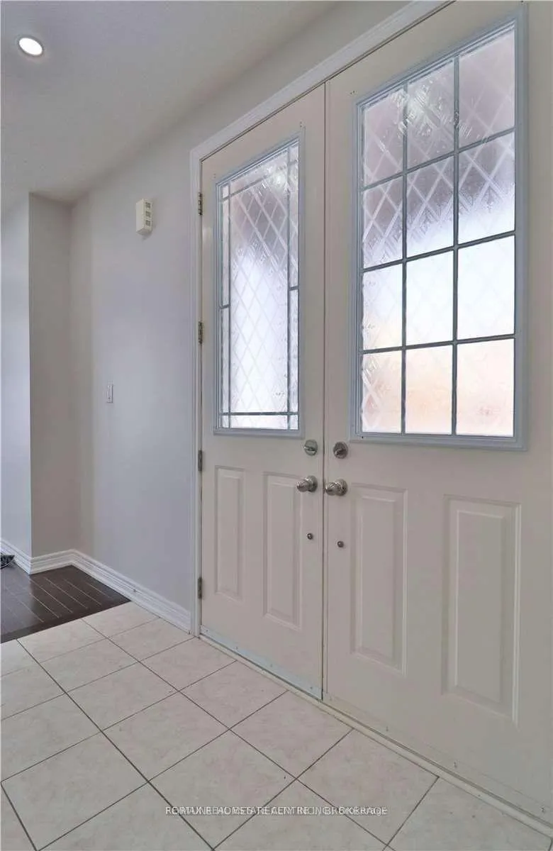 Photo 10 of 47 Vezna Crescent, Brampton, Credit Valley — HOMEH