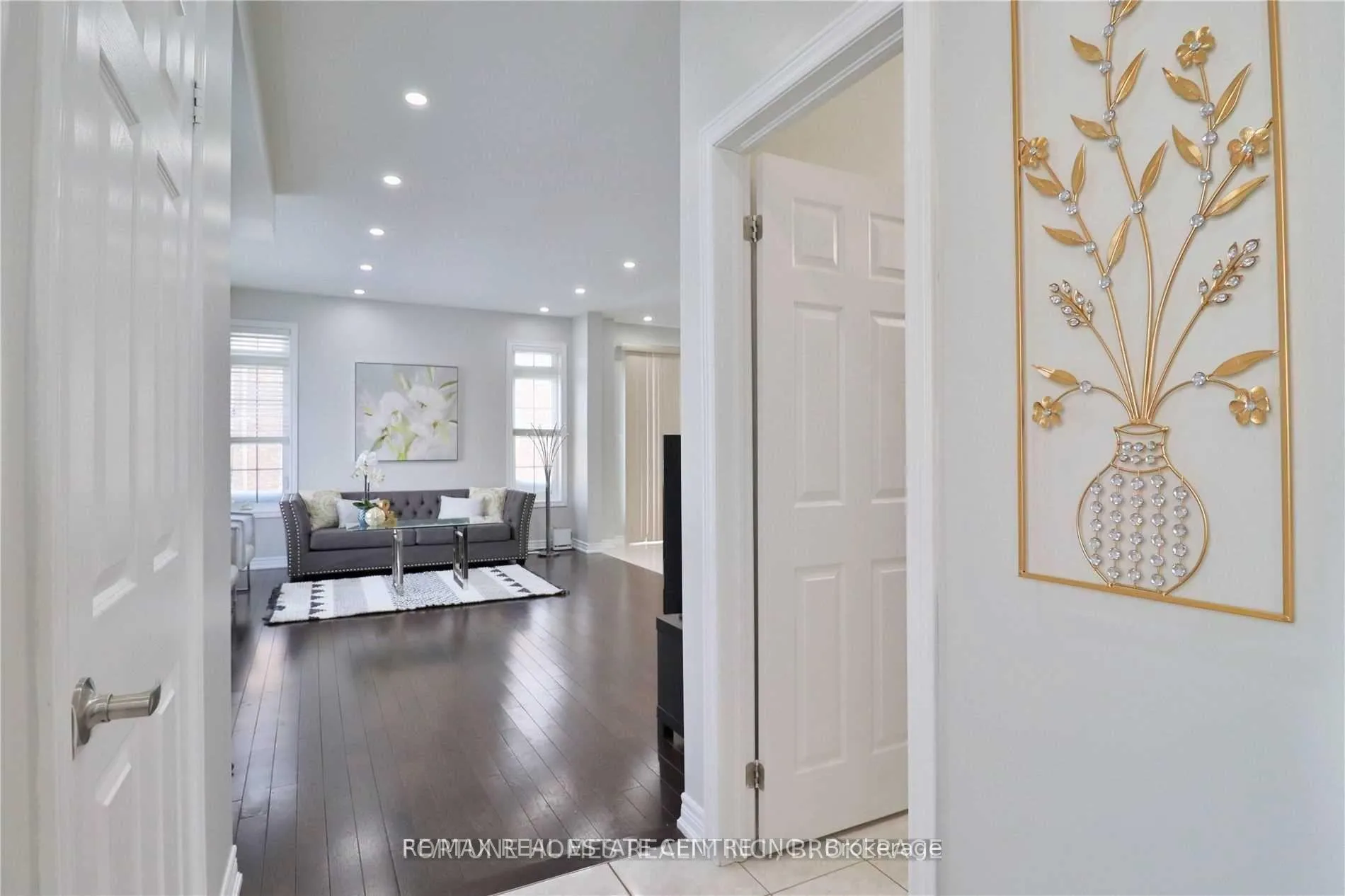 Photo 12 of 47 Vezna Crescent, Brampton, Credit Valley — HOMEH
