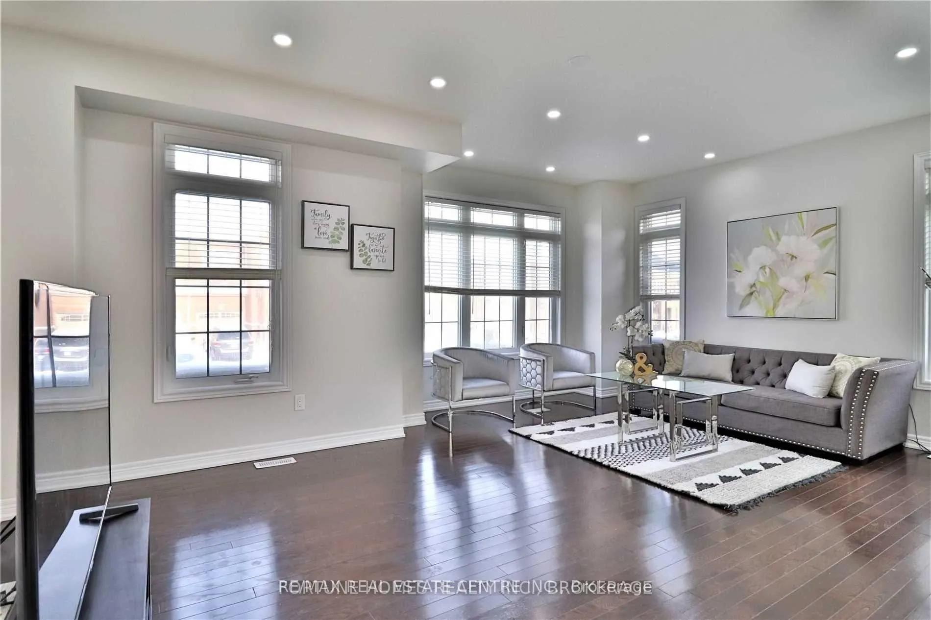 Photo 15 of 47 Vezna Crescent, Brampton, Credit Valley — HOMEH