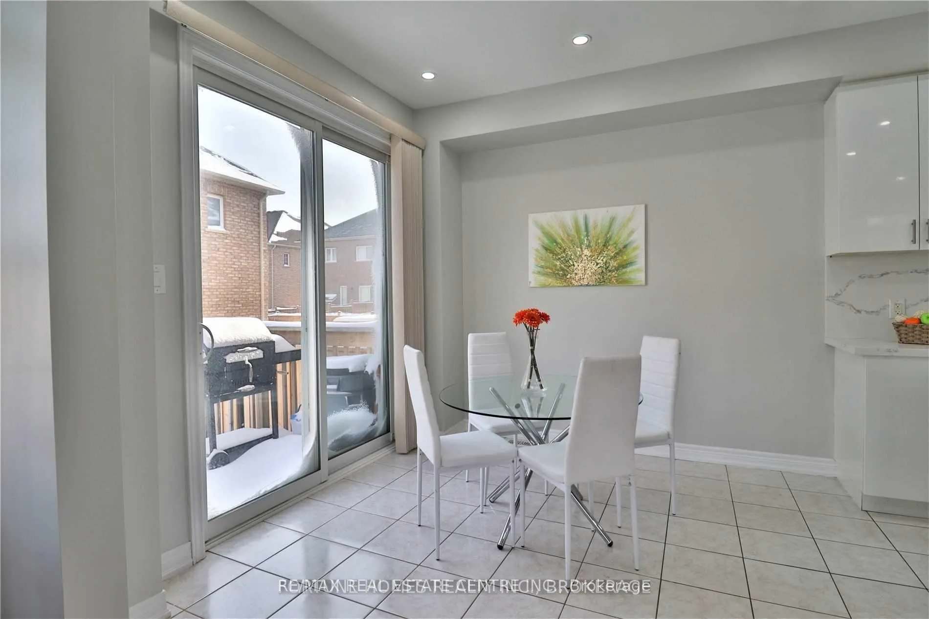 Photo 16 of 47 Vezna Crescent, Brampton, Credit Valley — HOMEH