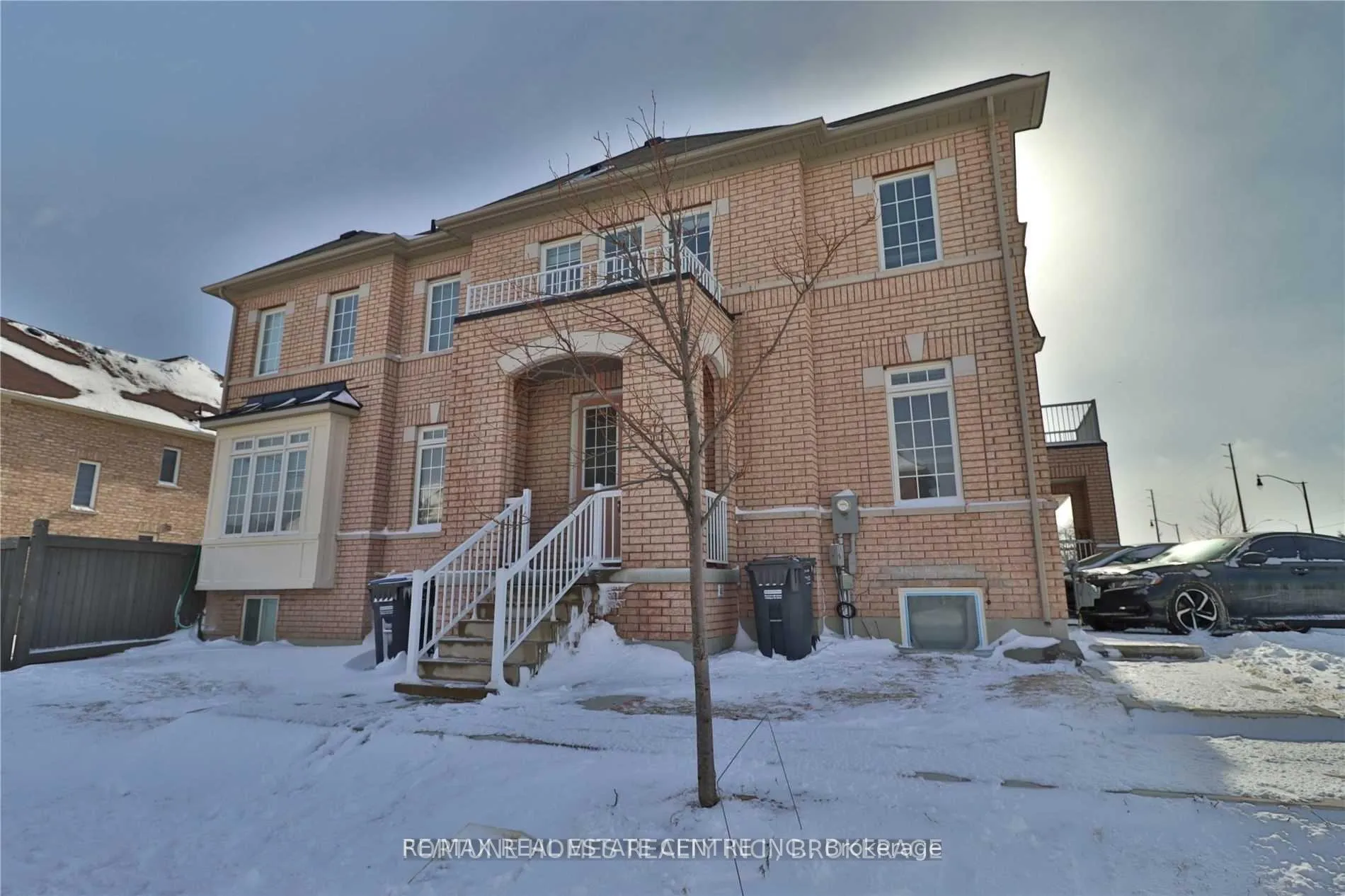 Photo 17 of 47 Vezna Crescent, Brampton, Credit Valley — HOMEH