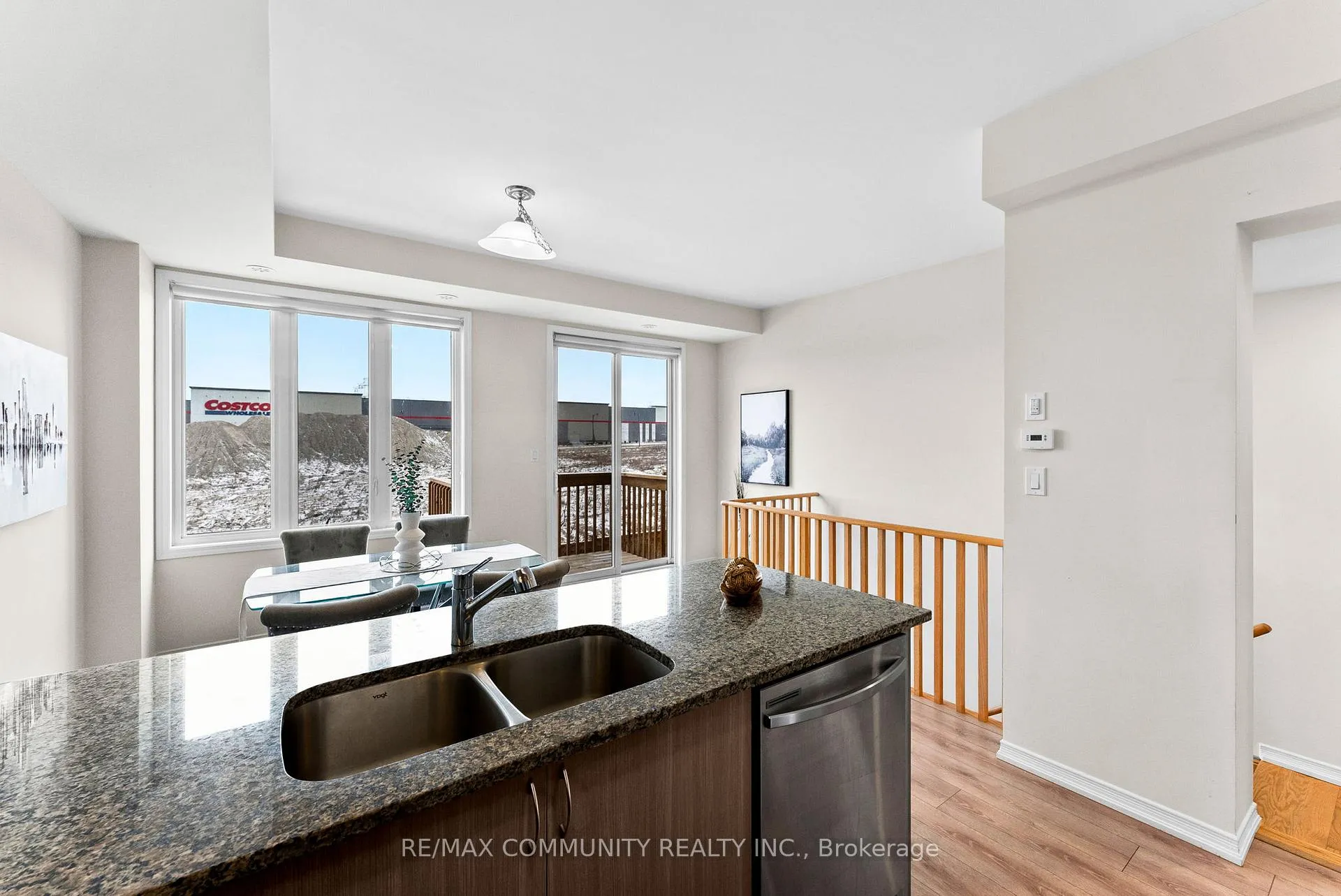 Photo 10 of 255 Danzatore Path, Oshawa, Windfields — HOMEH