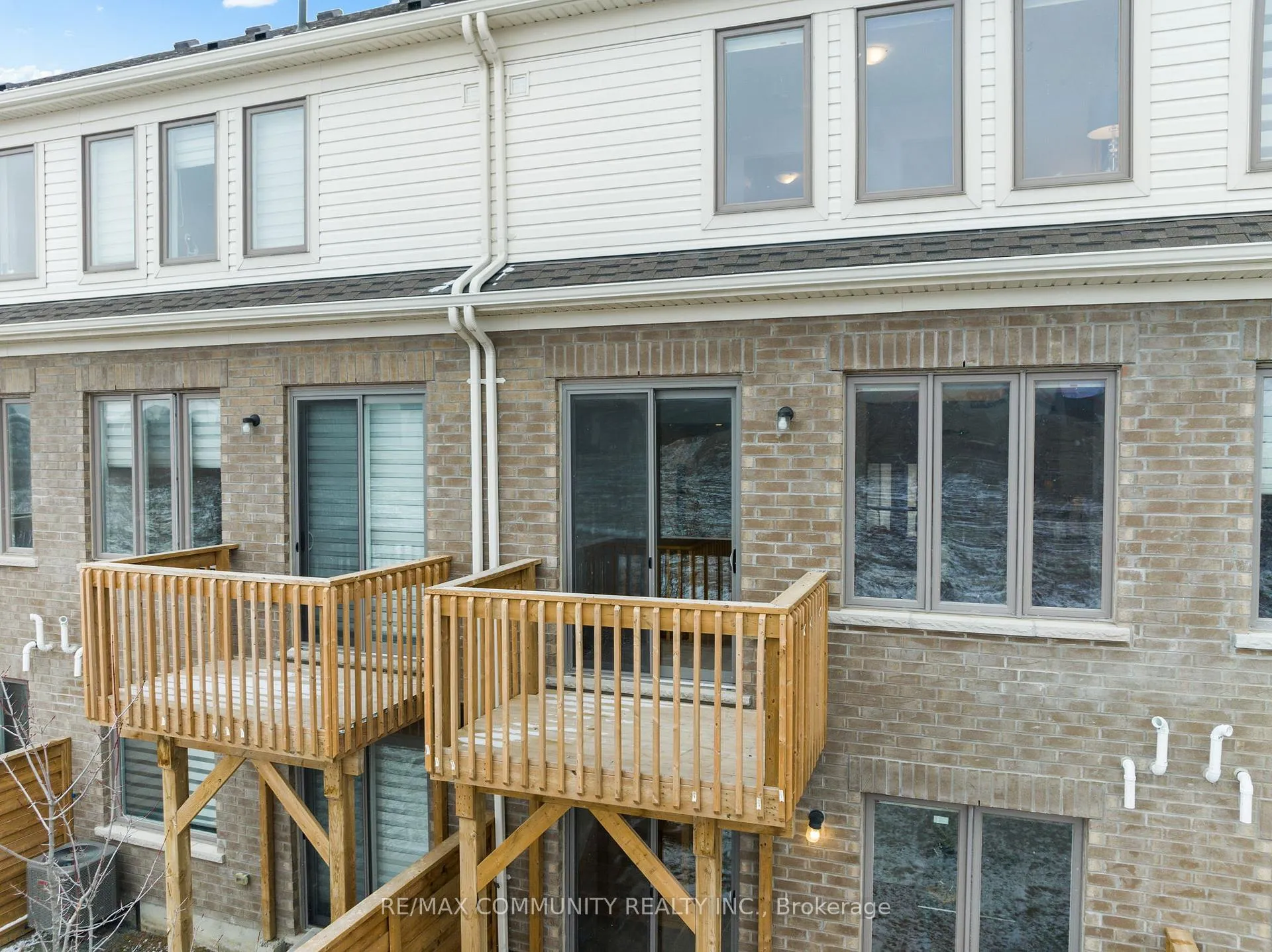 Photo 37 of 255 Danzatore Path, Oshawa, Windfields — HOMEH