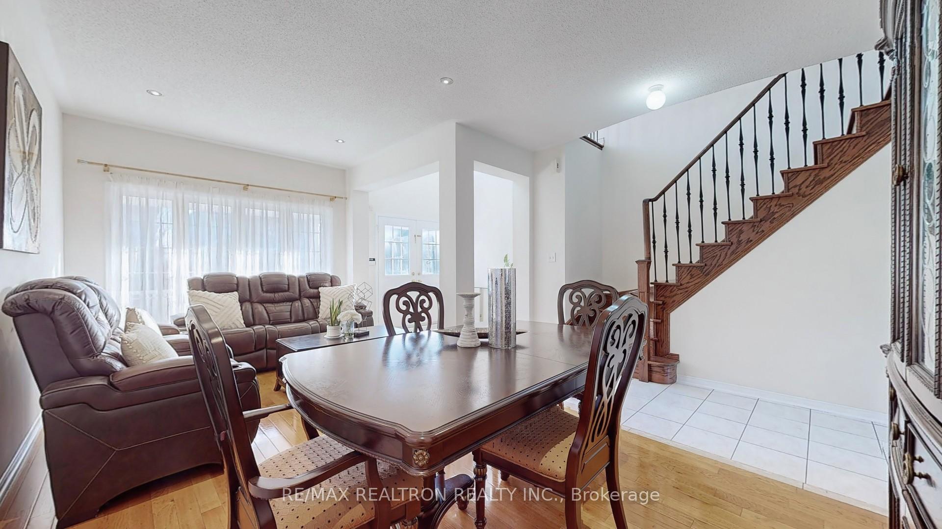 Photo 3 of 72 Howlett Crescent, Ajax, Northeast Ajax — HOMEH