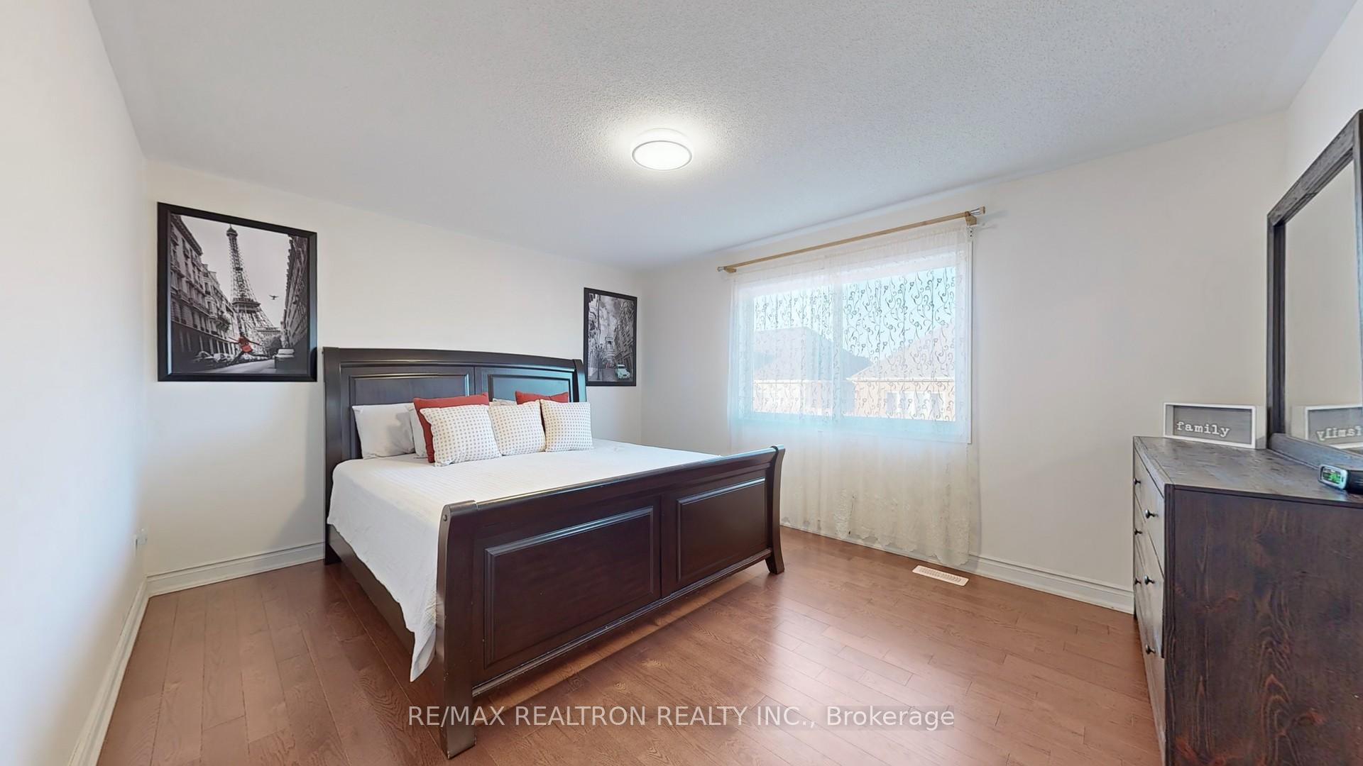 Photo 7 of 72 Howlett Crescent, Ajax, Northeast Ajax — HOMEH
