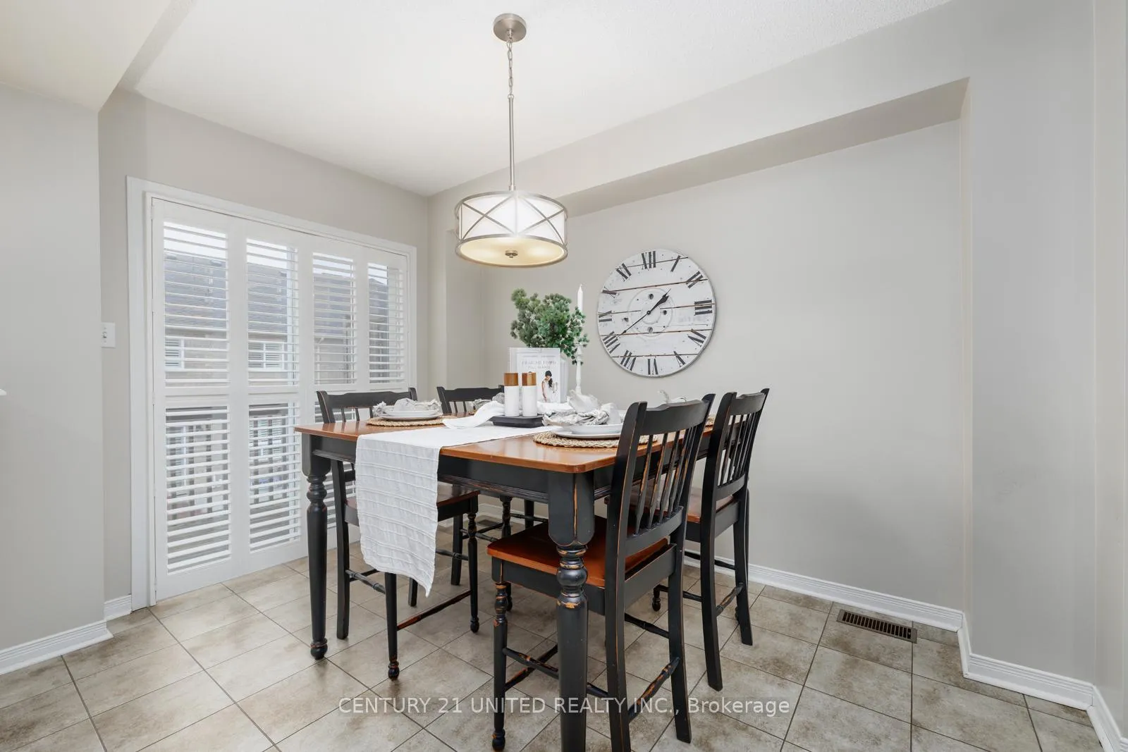 Photo 8 of Unit 20, 460 Woodmount Drive, Oshawa, Samac — HOMEH