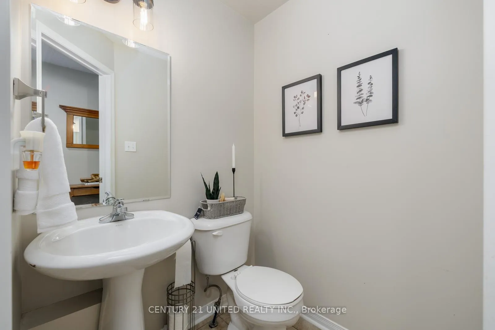 Photo 14 of Unit 20, 460 Woodmount Drive, Oshawa, Samac — HOMEH