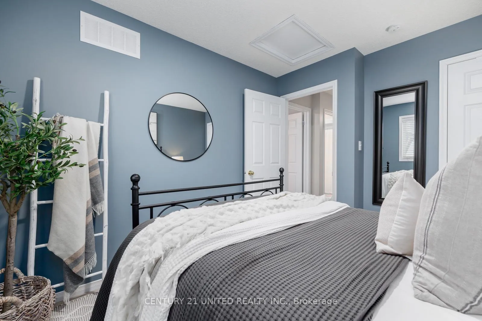 Photo 21 of Unit 20, 460 Woodmount Drive, Oshawa, Samac — HOMEH