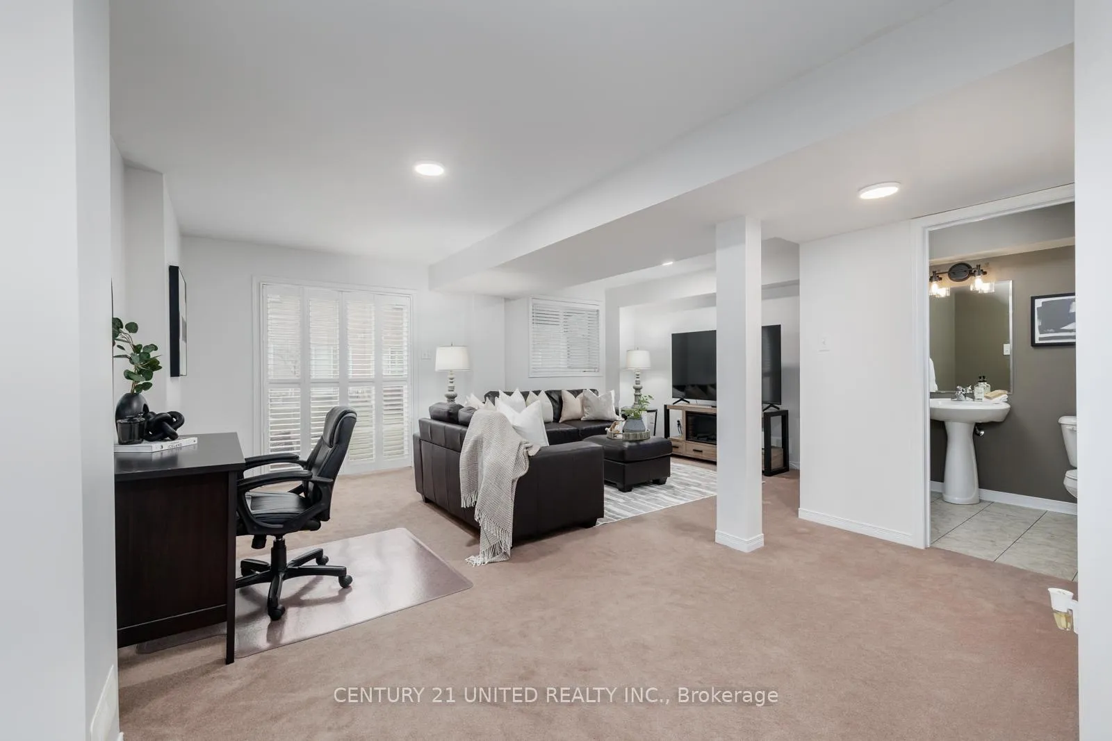 Photo 24 of Unit 20, 460 Woodmount Drive, Oshawa, Samac — HOMEH