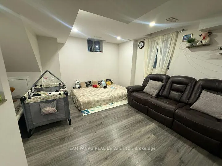 Photo 3 of 110 Edenbrook Hill Drive, Brampton, Fletcher's Meadow — HOMEH