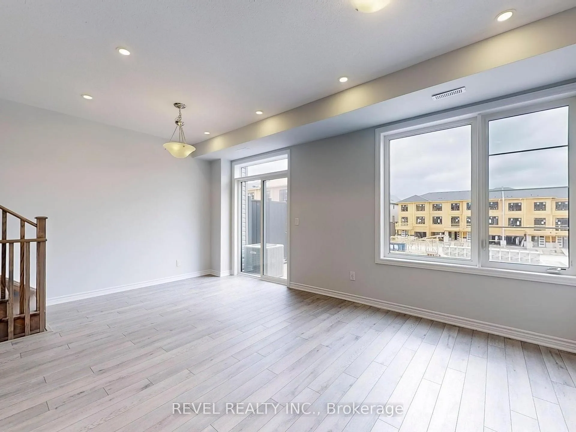 Photo 5 of 1048 Porcupine Path, Oshawa, Kedron — HOMEH