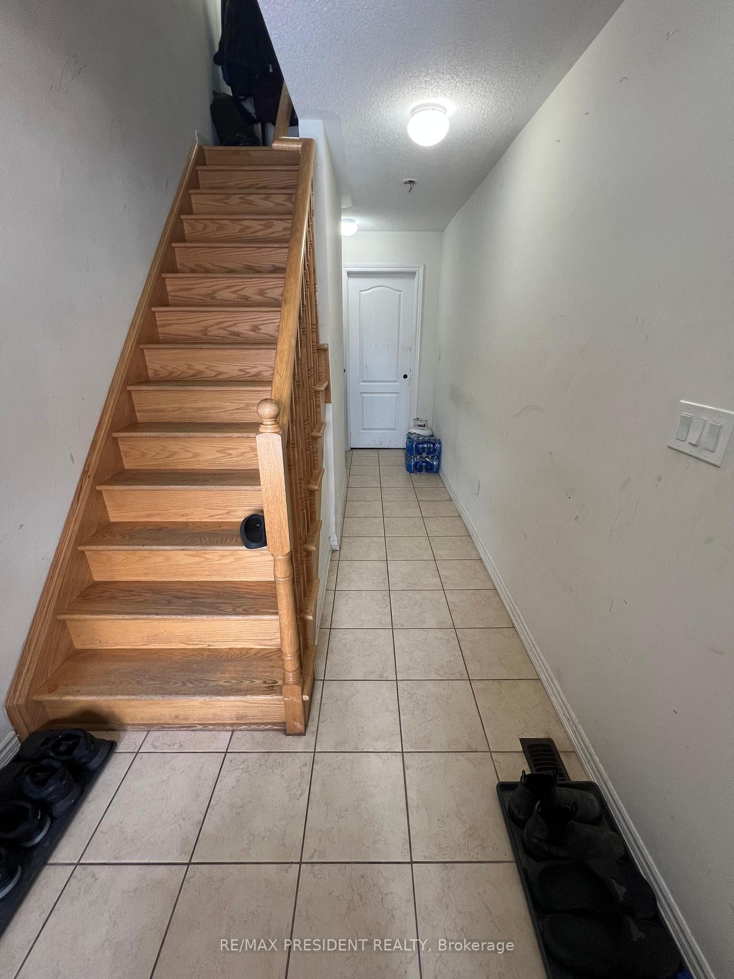 Photo 3 of 13 Sprucewood Road, Brampton, Heart Lake East — HOMEH
