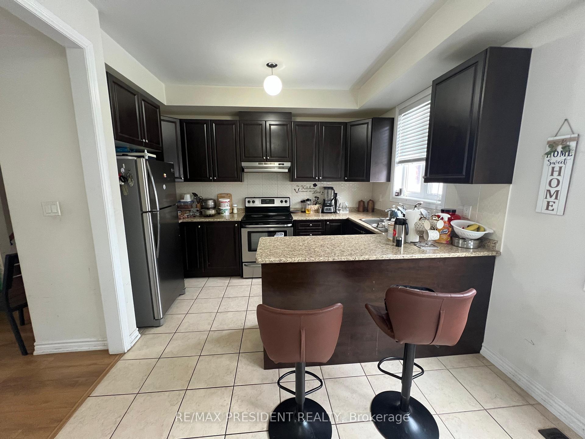 Photo 4 of 13 Sprucewood Road, Brampton, Heart Lake East — HOMEH