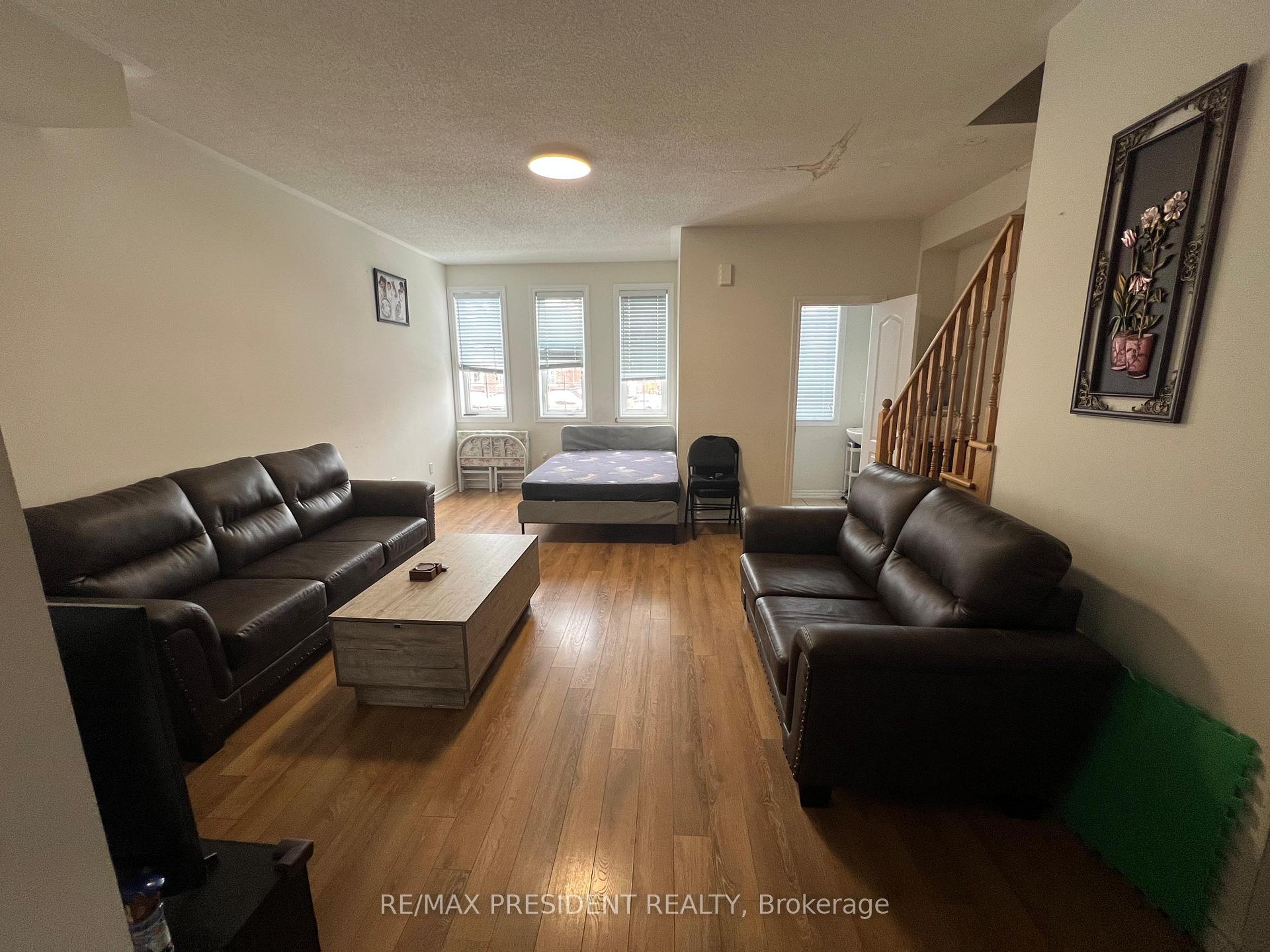 Photo 8 of 13 Sprucewood Road, Brampton, Heart Lake East — HOMEH