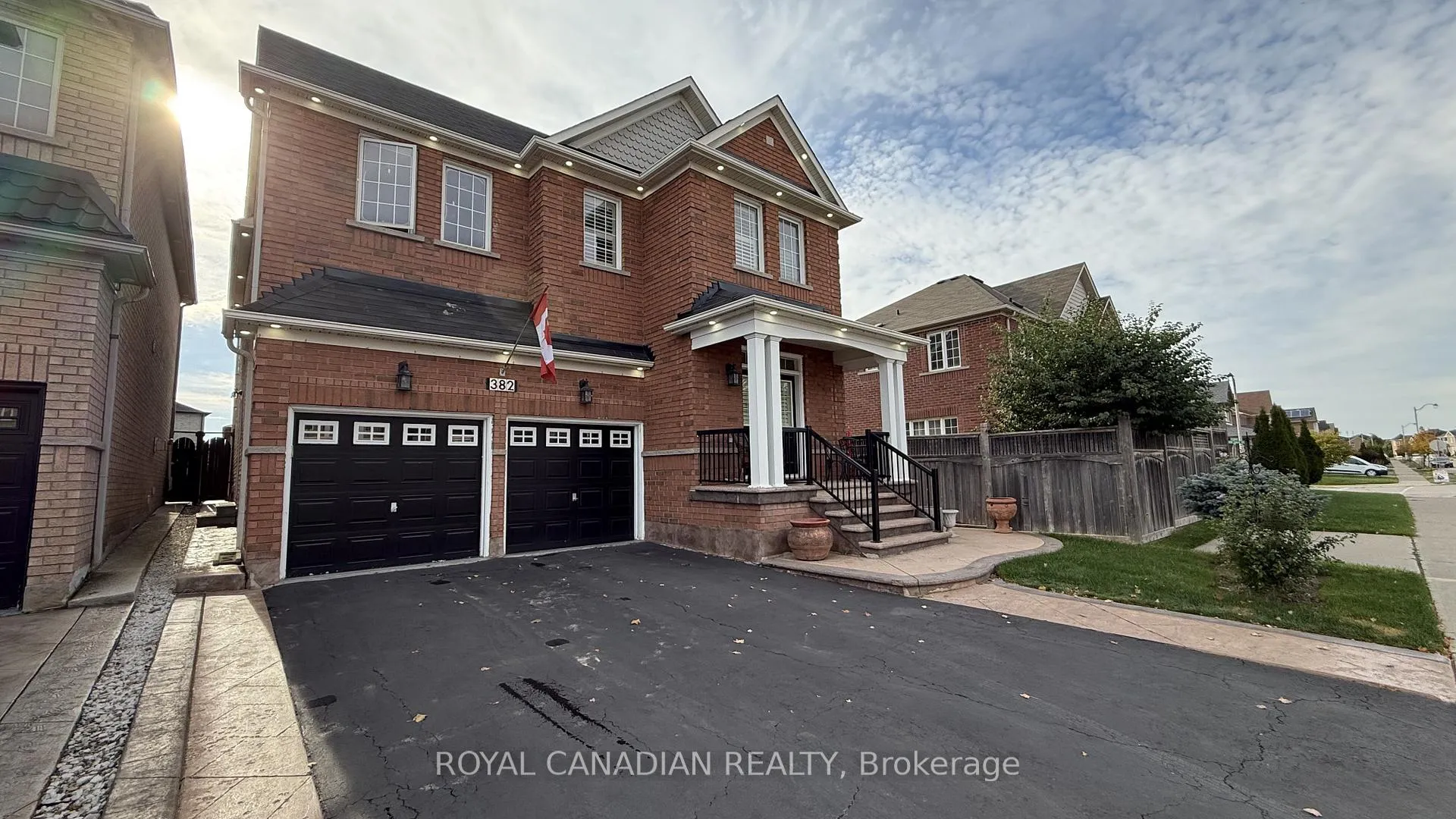 Photo 2 of 382 Sunny Meadow Boulevard, Brampton, Brampton East — HOMEH
