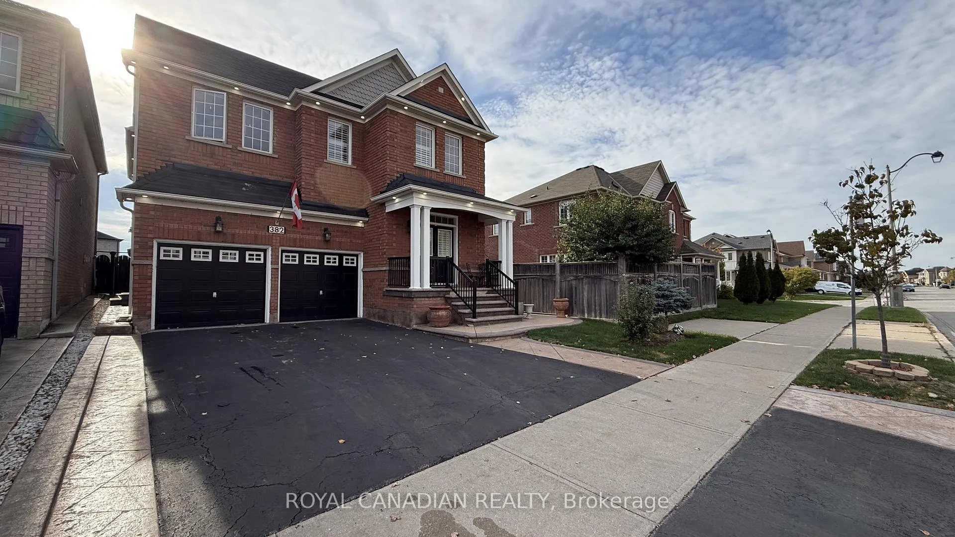 Photo 4 of 382 Sunny Meadow Boulevard, Brampton, Brampton East — HOMEH