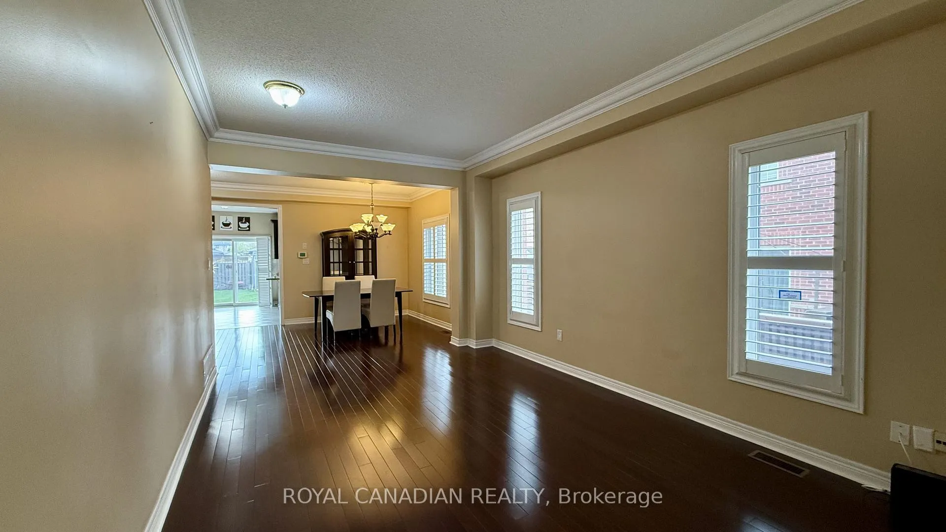 Photo 5 of 382 Sunny Meadow Boulevard, Brampton, Brampton East — HOMEH